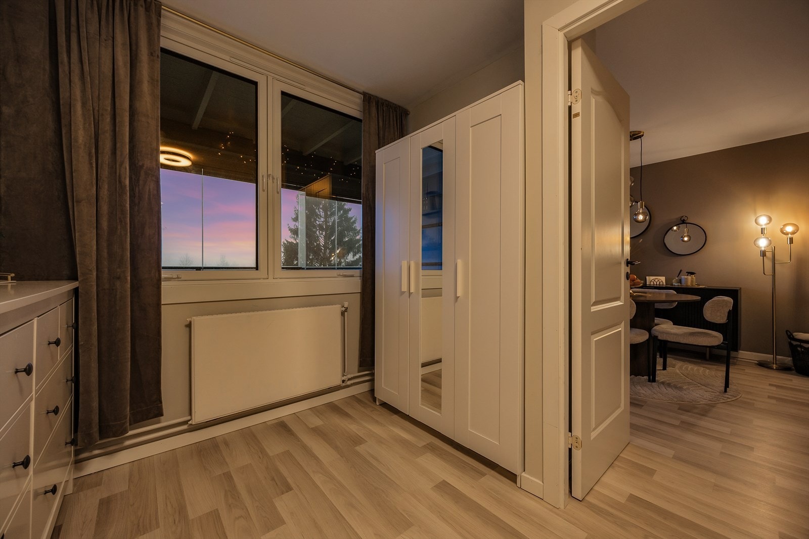 Varmtvann og radiatorfyring er inkludert i felleskostnadene Galleribilde