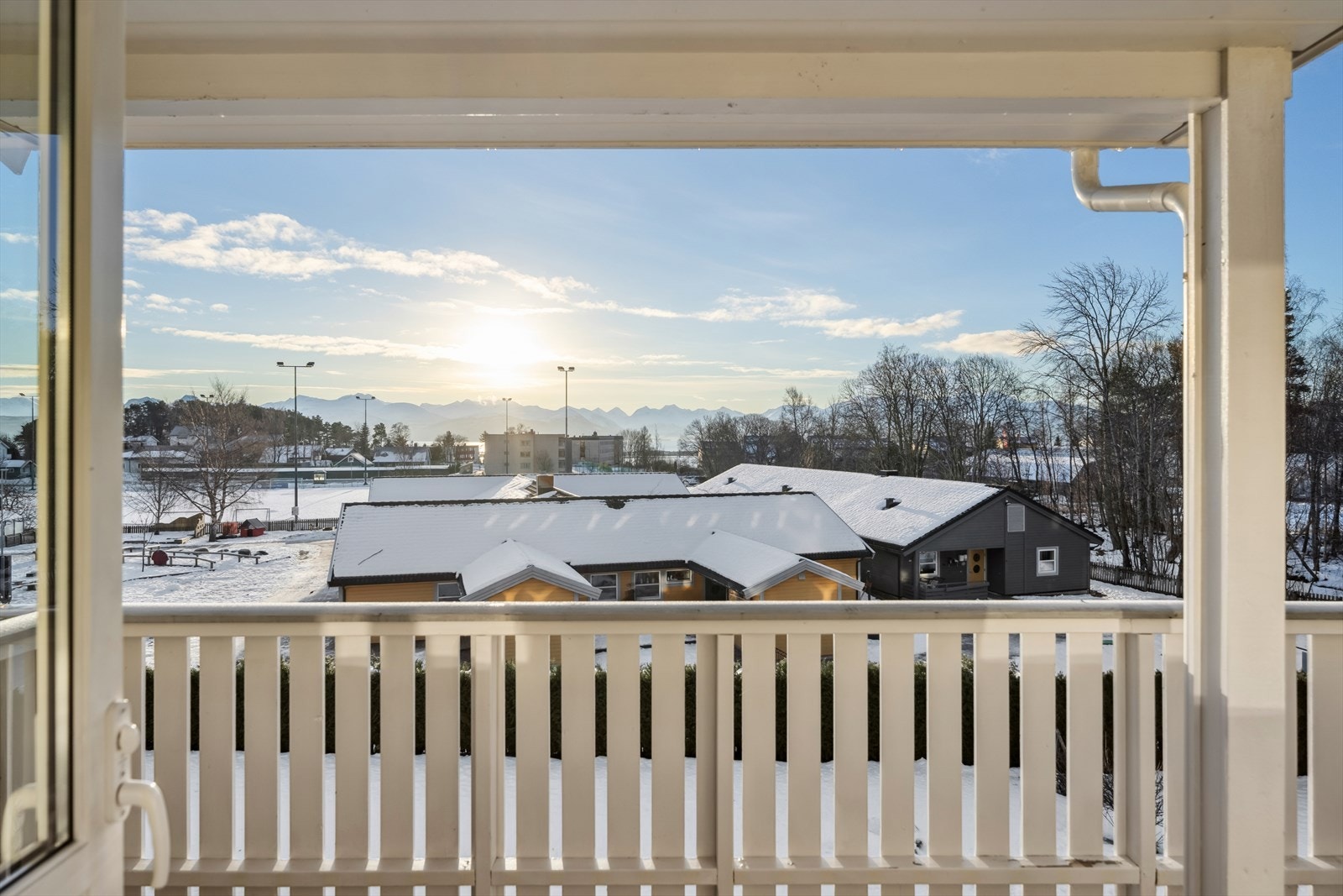 Her får du flott utsikt utover området og en hyggelig ramme for både avslapning og sosiale sammenkomster. Galleribilde