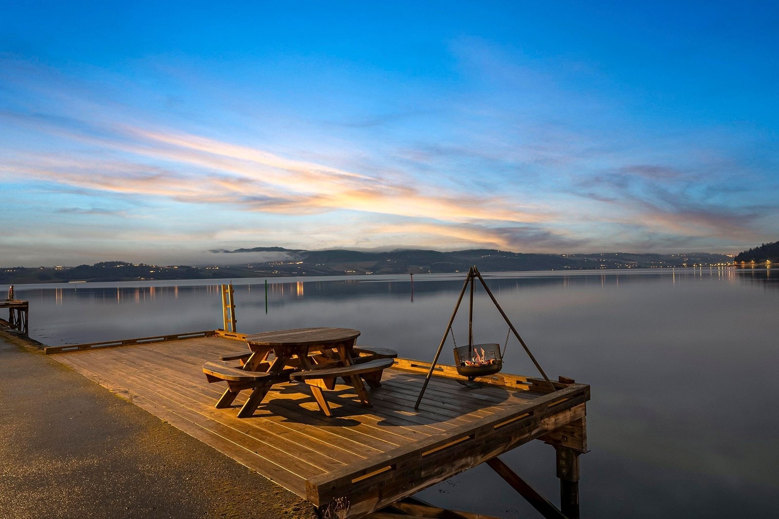 Det er kort vei til fotballbane, kunstgressbane og lekeplass, samt Maxgym treningssenter med åpningstider fra 6-23 alle dager. Galleribilde