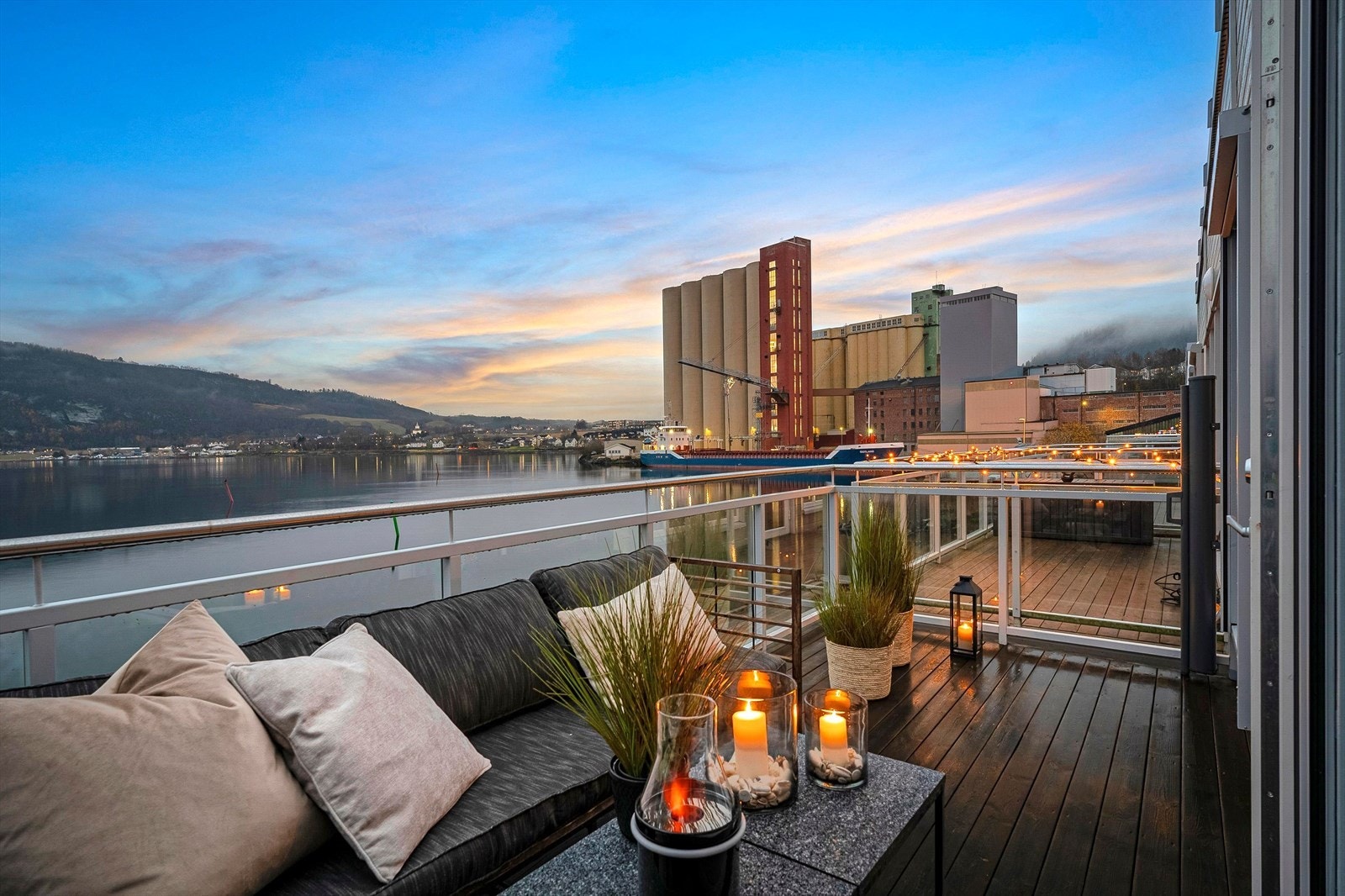 Her får man solen fra morgenen av midtsommers - en utmerket plass å starte dagen på. Galleribilde