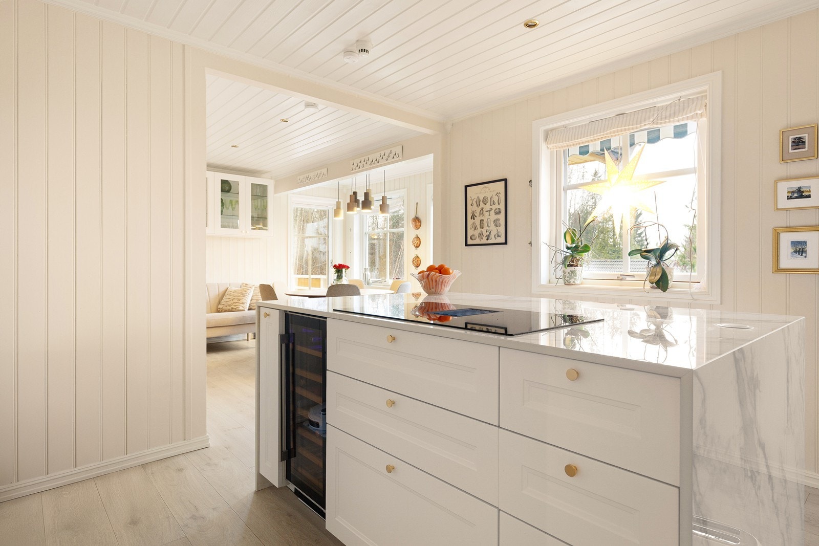 Et integrert vinskap er en av de mange påkostede detaljene. Galleribilde