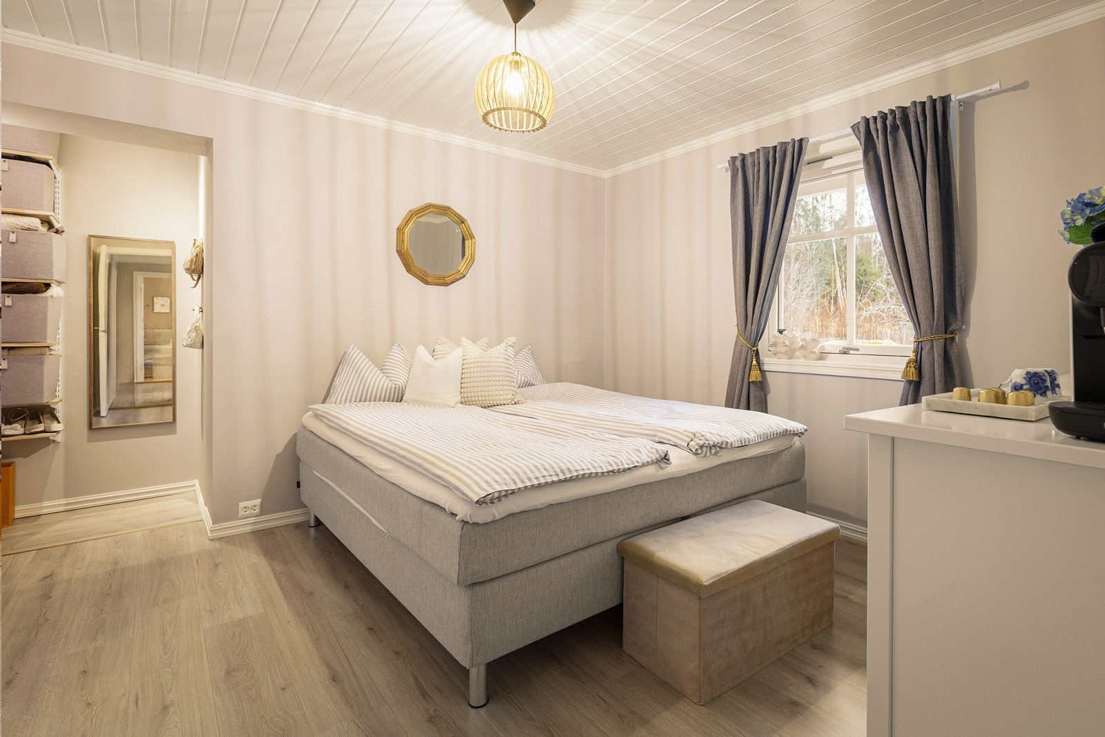 Et fleksibelt rom som egner seg godt som hovedsoverom, gjesterom eller kontor. Galleribilde