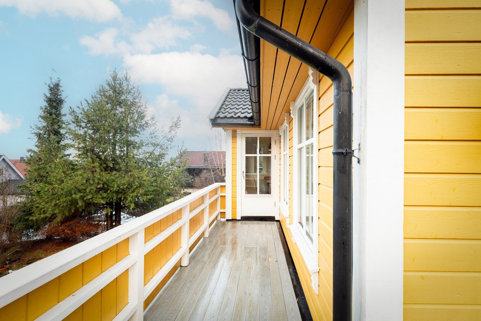 En fin uteplass med gode solforhold. Galleribilde