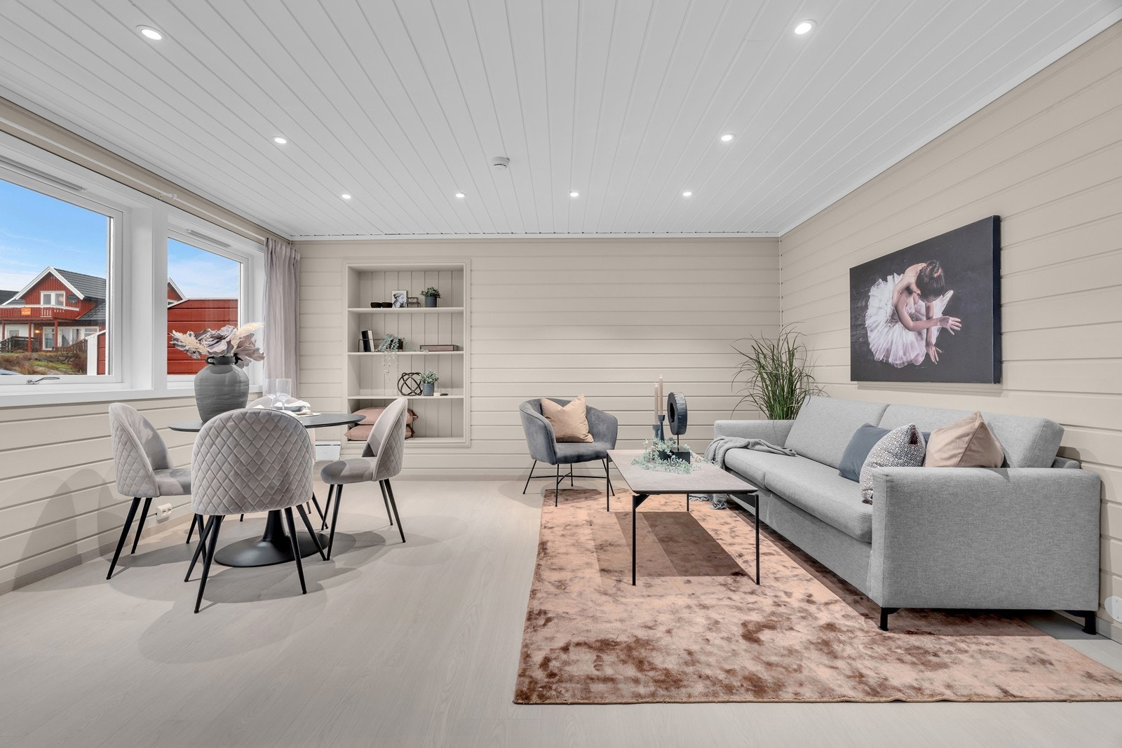 Nytt gulv i hele leiligheten samt på terrassen. Galleribilde