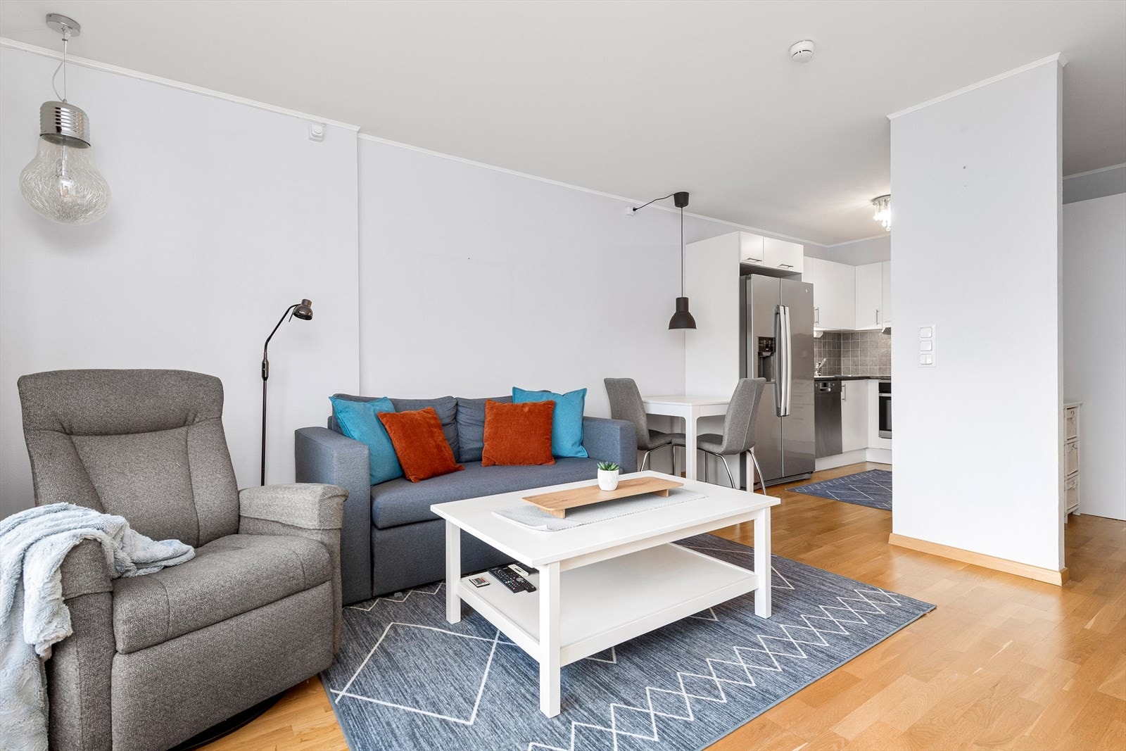 Stue og kjøkken er i åpen løsning Galleribilde