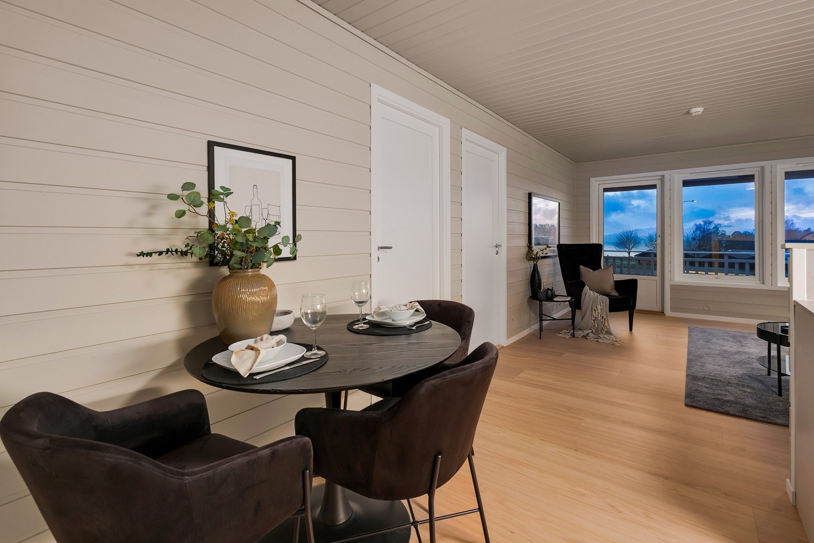 Lekker nyoppusset leilighet med vakker utsikt og svært gode solforhold! Galleribilde