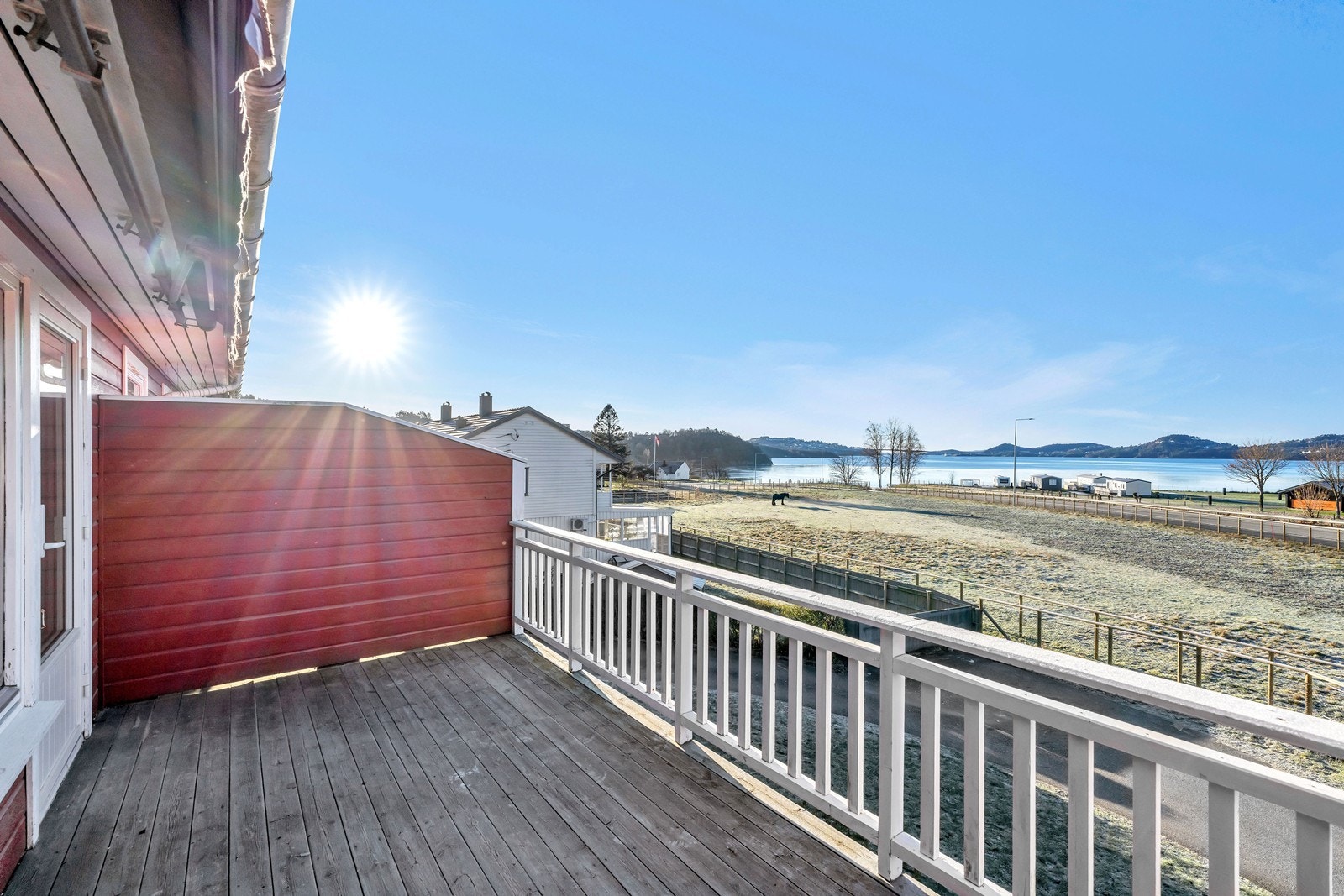 Sjekk denne utsikten! Vestvendt svært solrikt! Galleribilde