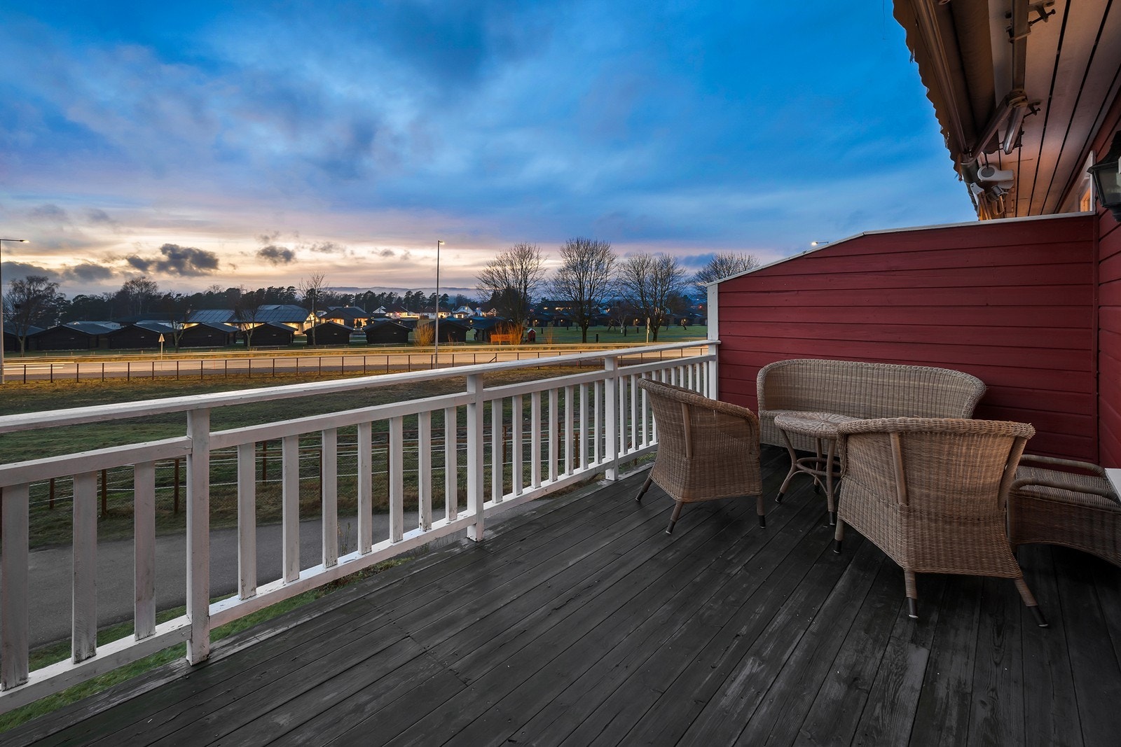 Sjekk denne utsikten! Vestvendt svært solrikt! Galleribilde