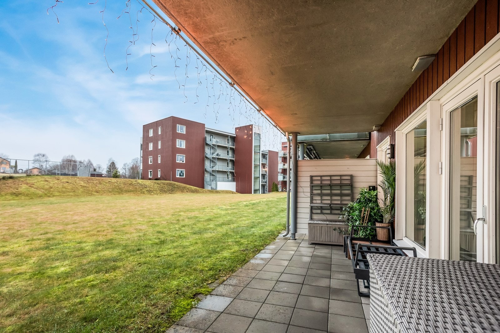 Den private markterrassen er delvis overbygget og har direkte utgang til fellesareal. Galleribilde