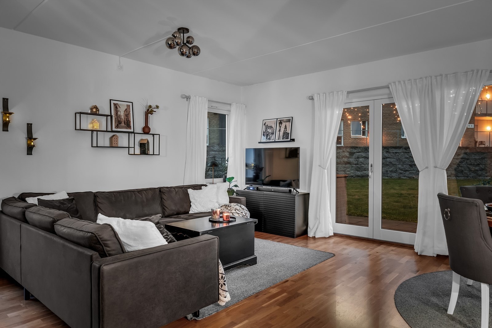 Her er det god plass til både TV-krok og annen innredning. Galleribilde