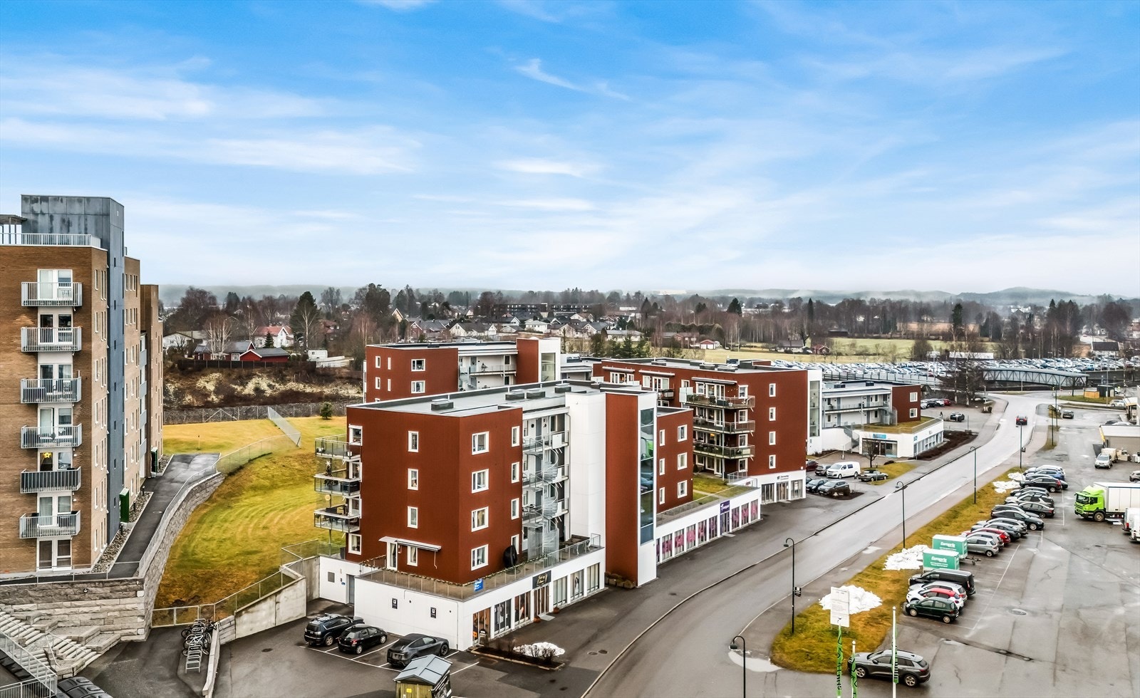 Leiligheten ligger i et etablert og familievennlig boligområde. Galleribilde