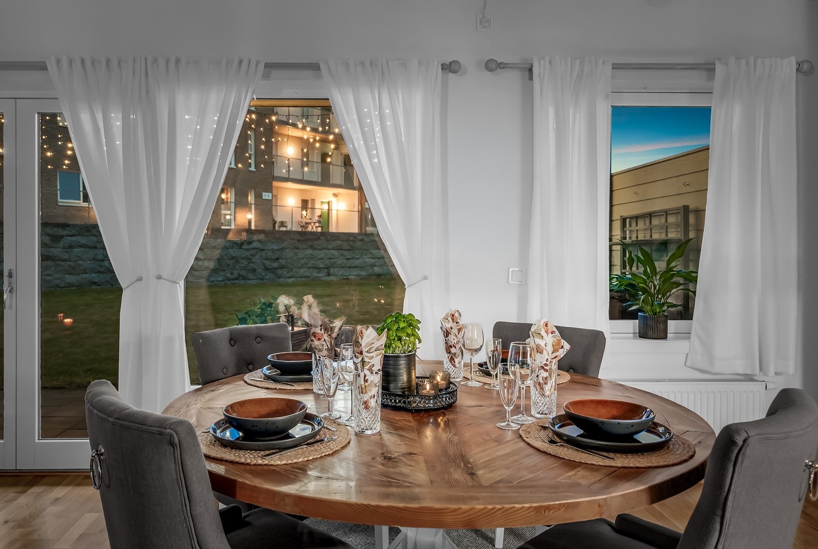 Spiseplassen blir et hyggelig midtpunkt for måltider med familie og venner. Galleribilde