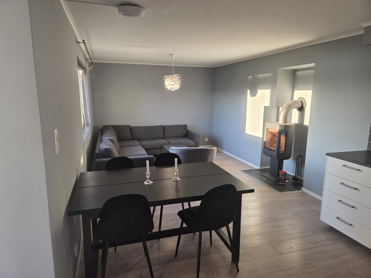 Stue og kjøkken i ett Galleribilde