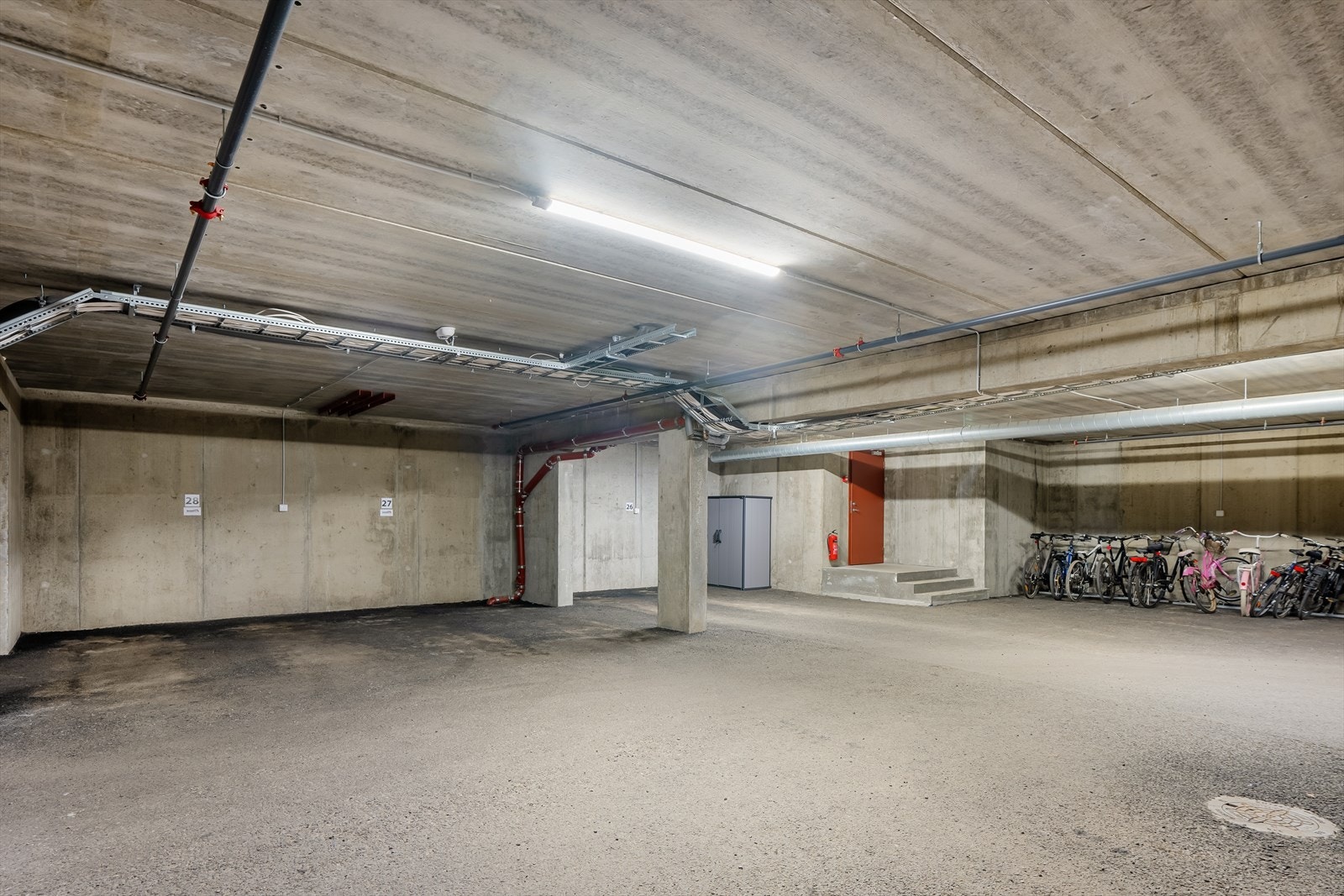 Plass nr. 28 i garasjeanlegg følger leiligheten. Galleribilde