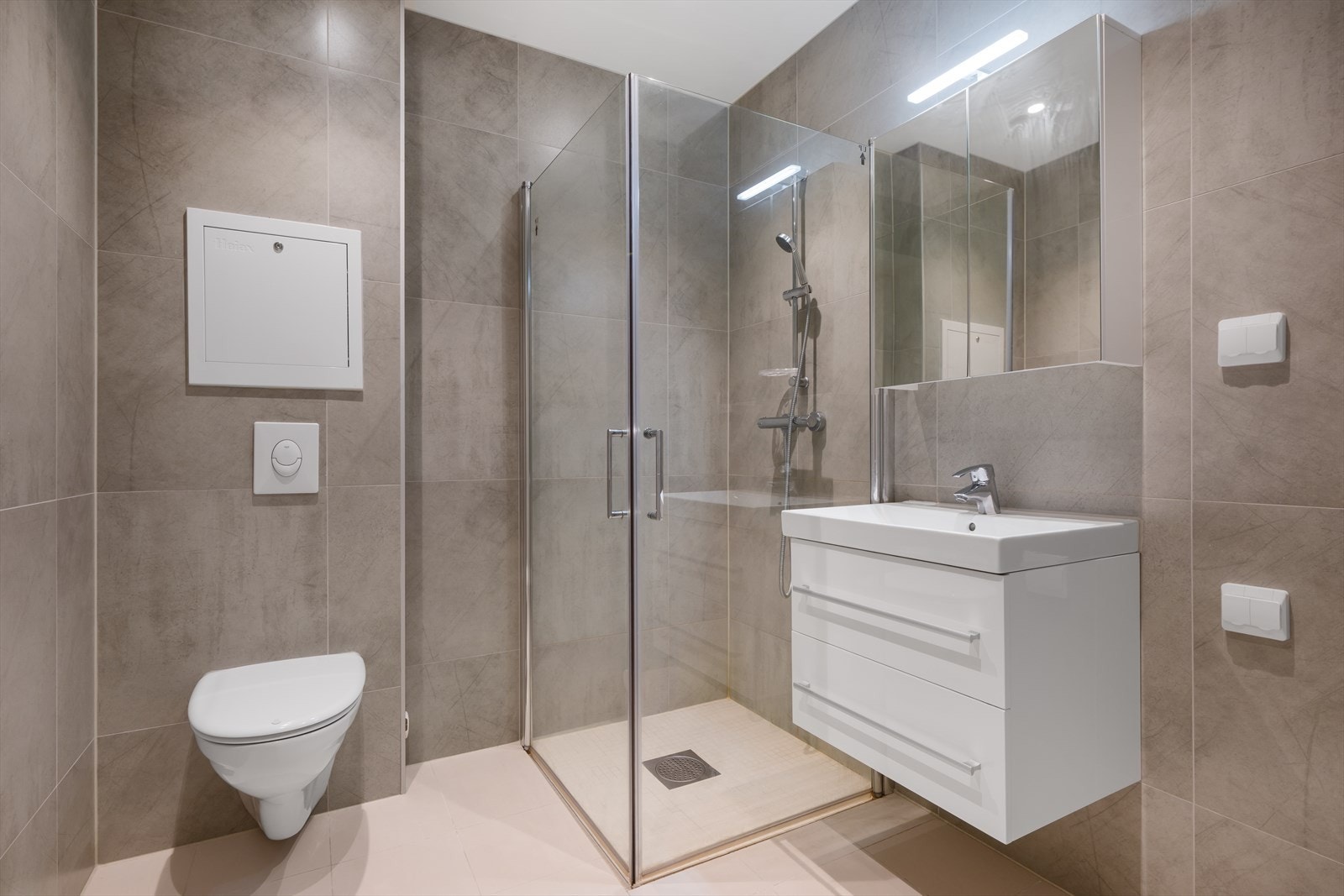 Flislagt baderom med gulvvarme. Galleribilde