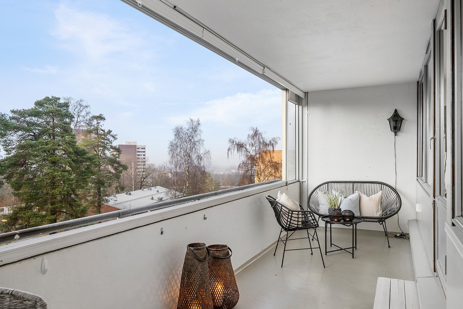 Vestvendt innglasset balkong med fin utsikt Galleribilde