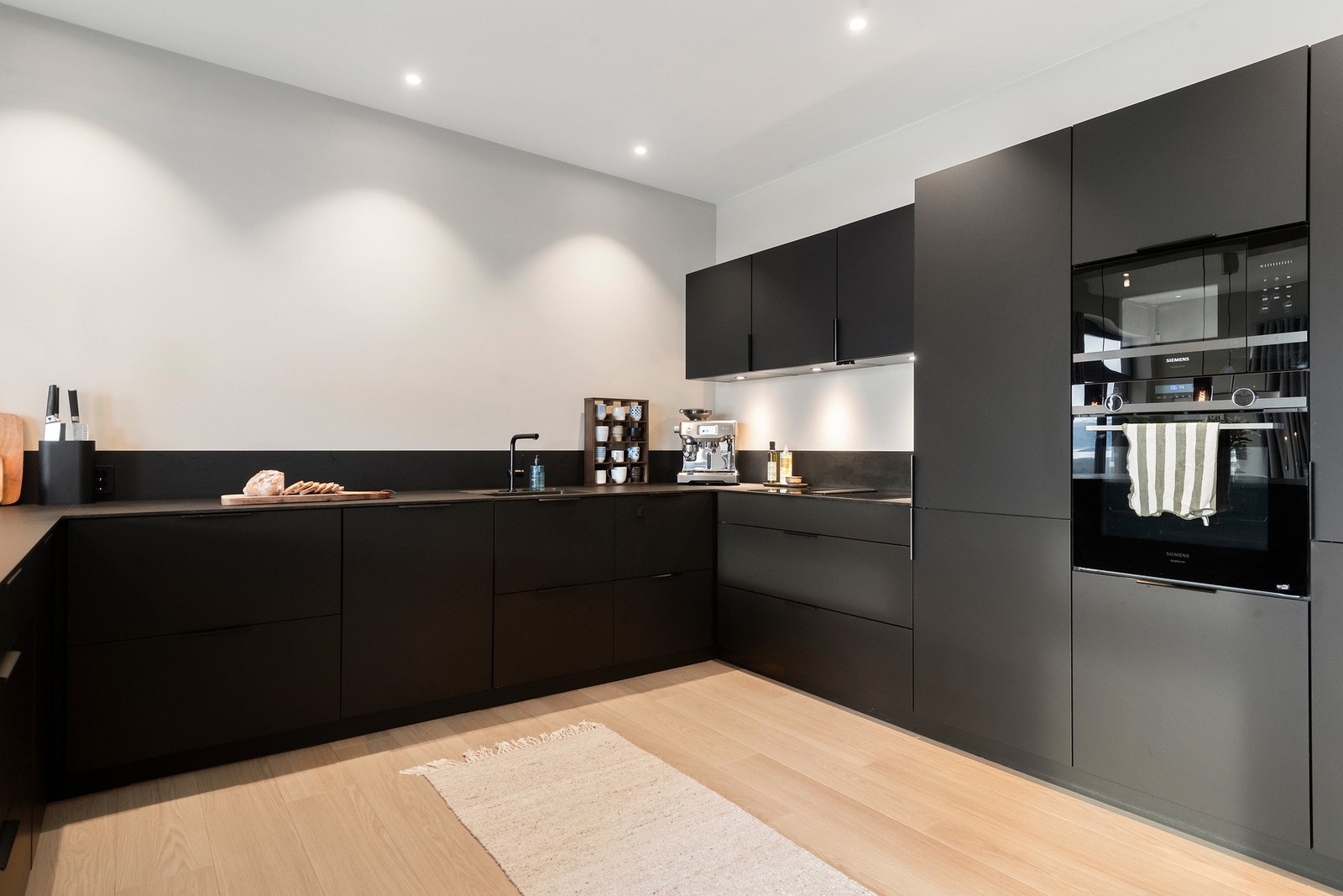 Kjøkken fra Kvik med god arbeidsplass Galleribilde