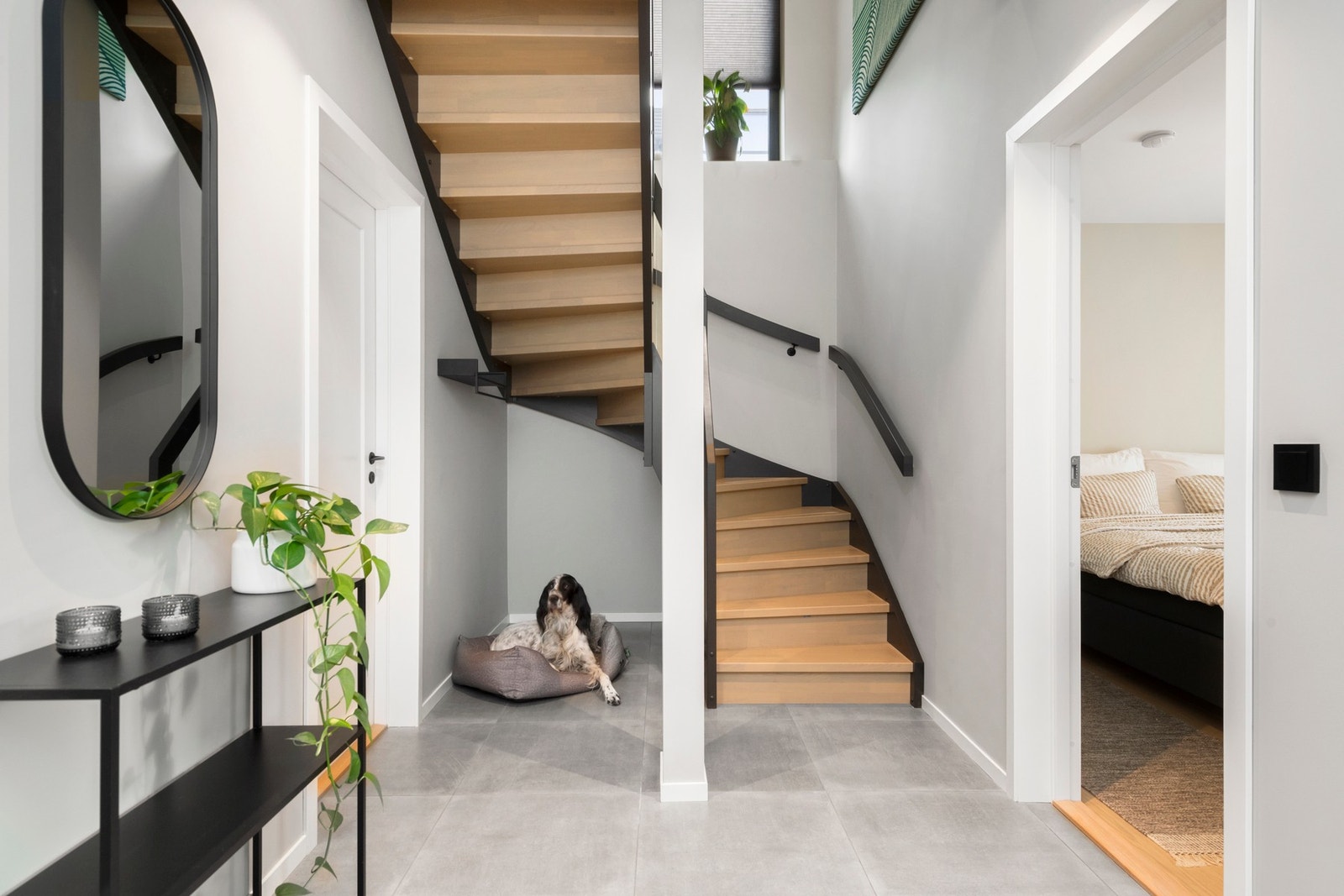 Hall med trapp til 2. etasje Galleribilde