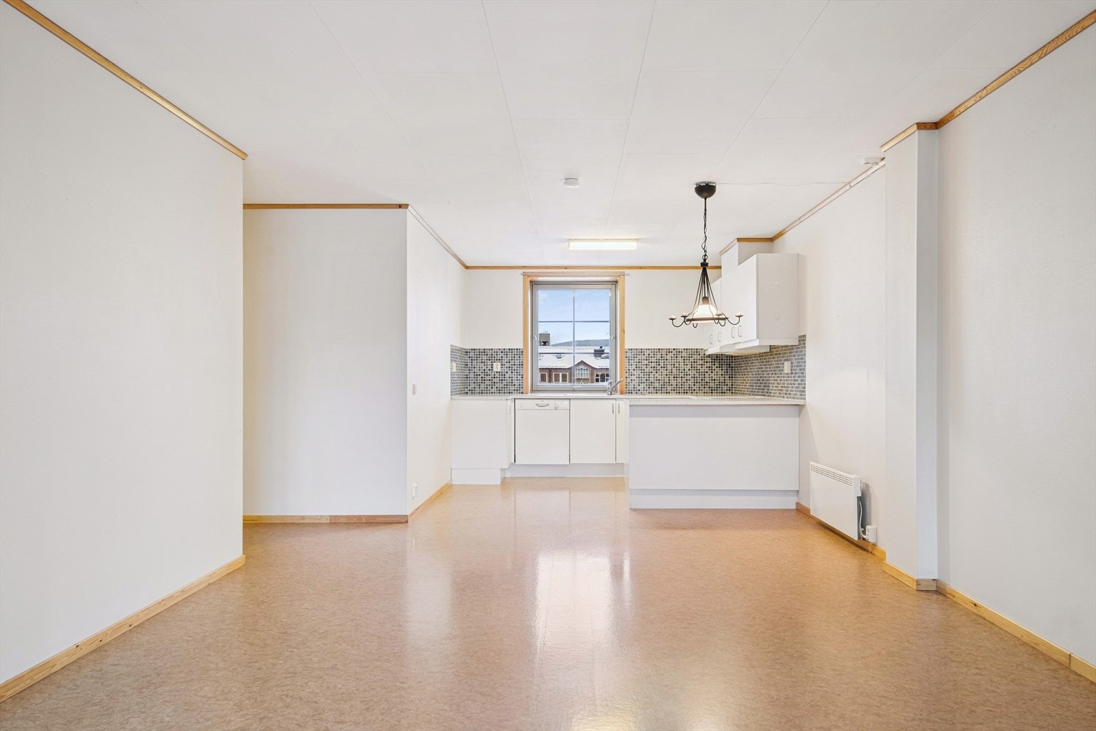 Stue og kjøkken er til sammen 34 kvm, samt mellomgang på 14,5 kvm. Galleribilde