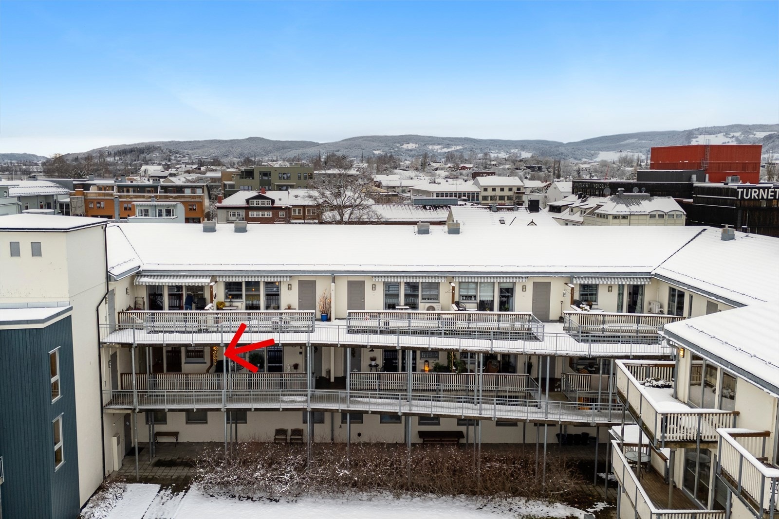 Skjermet bakgård som er pent opparbeidet grøntareal. Galleribilde