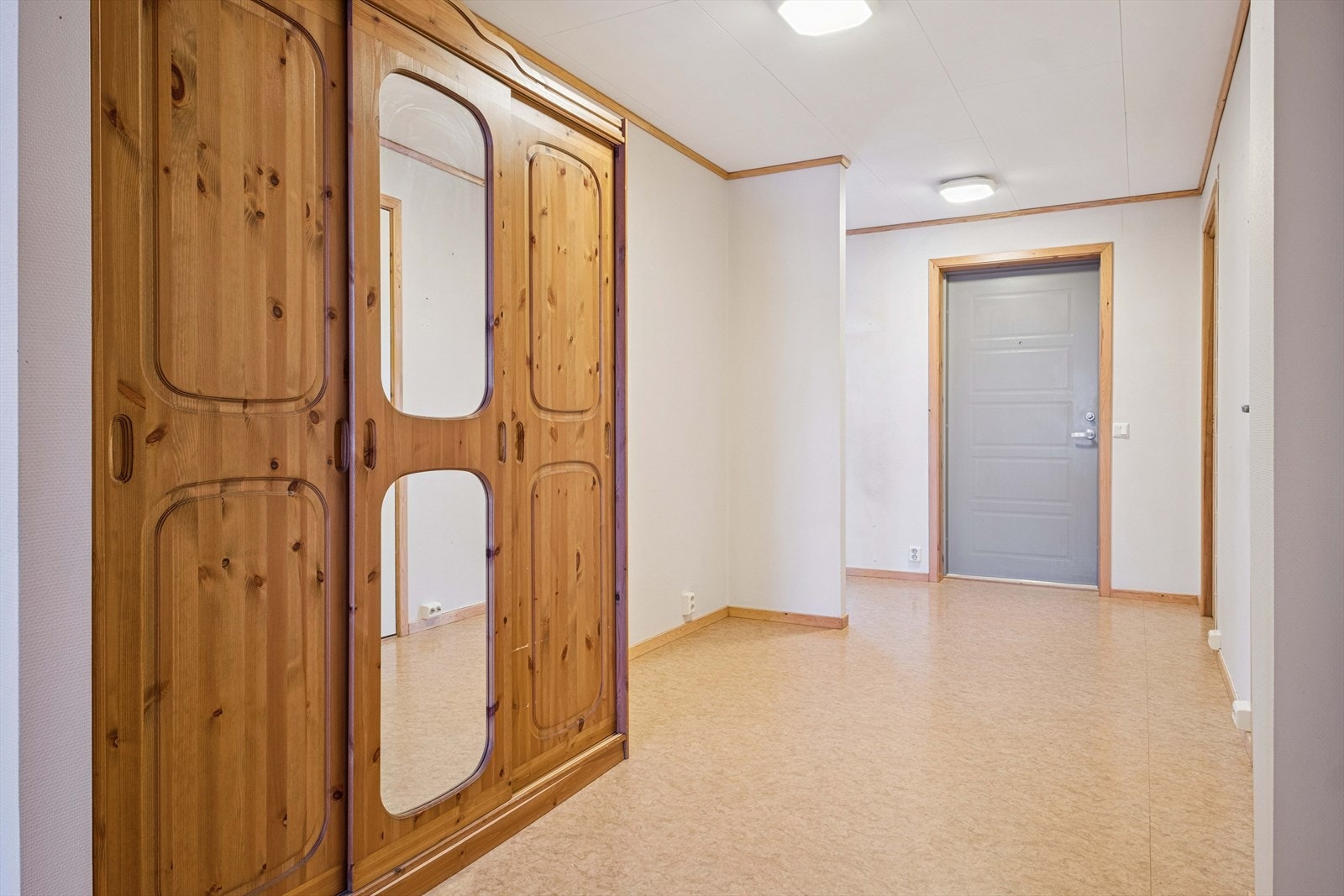 Leiligheten er på 86 kvm og oppleves som romstor. I tillegg er det en sportsbod i kjeller på 5 kvm. Galleribilde