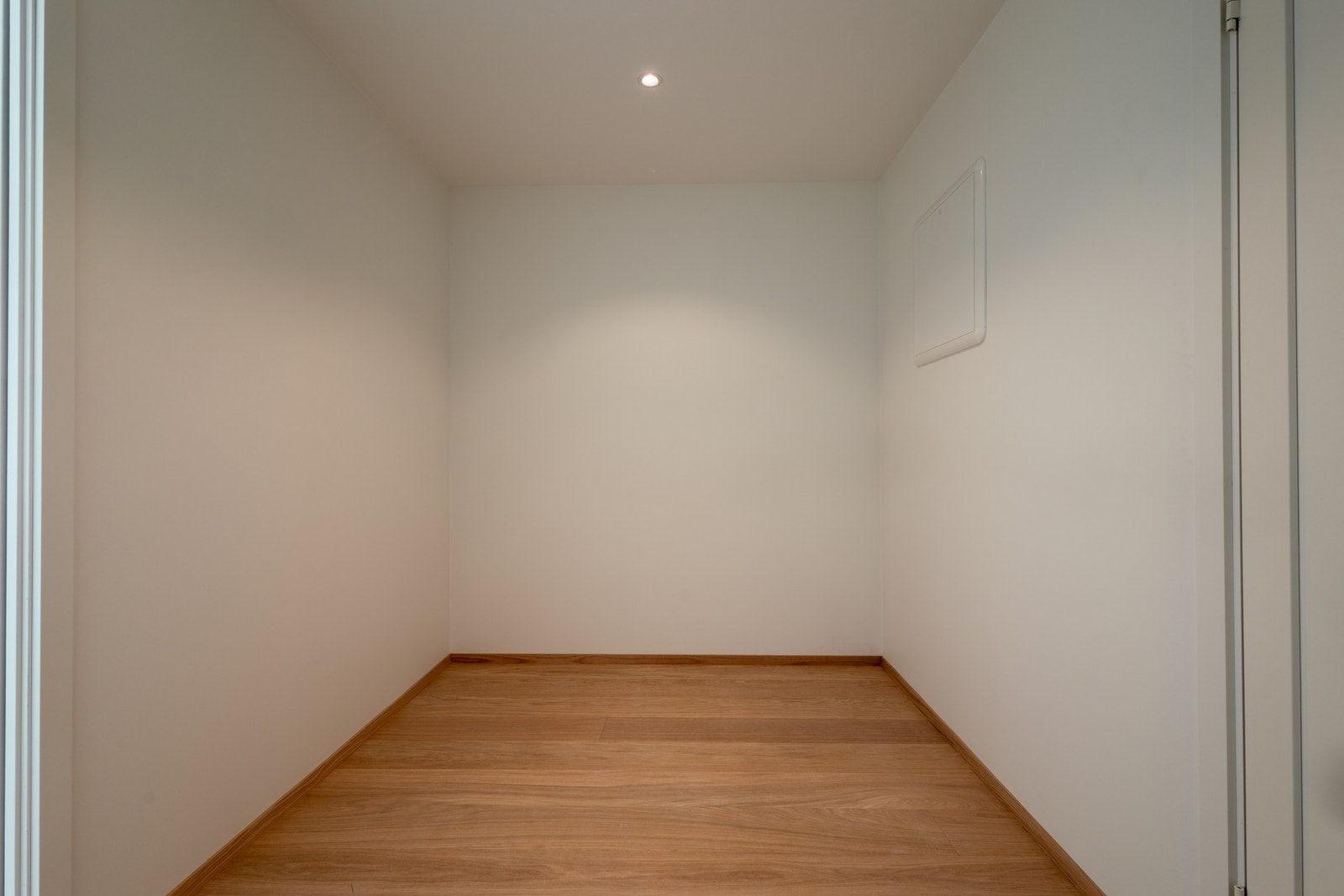 Walk-in closet. Galleribilde