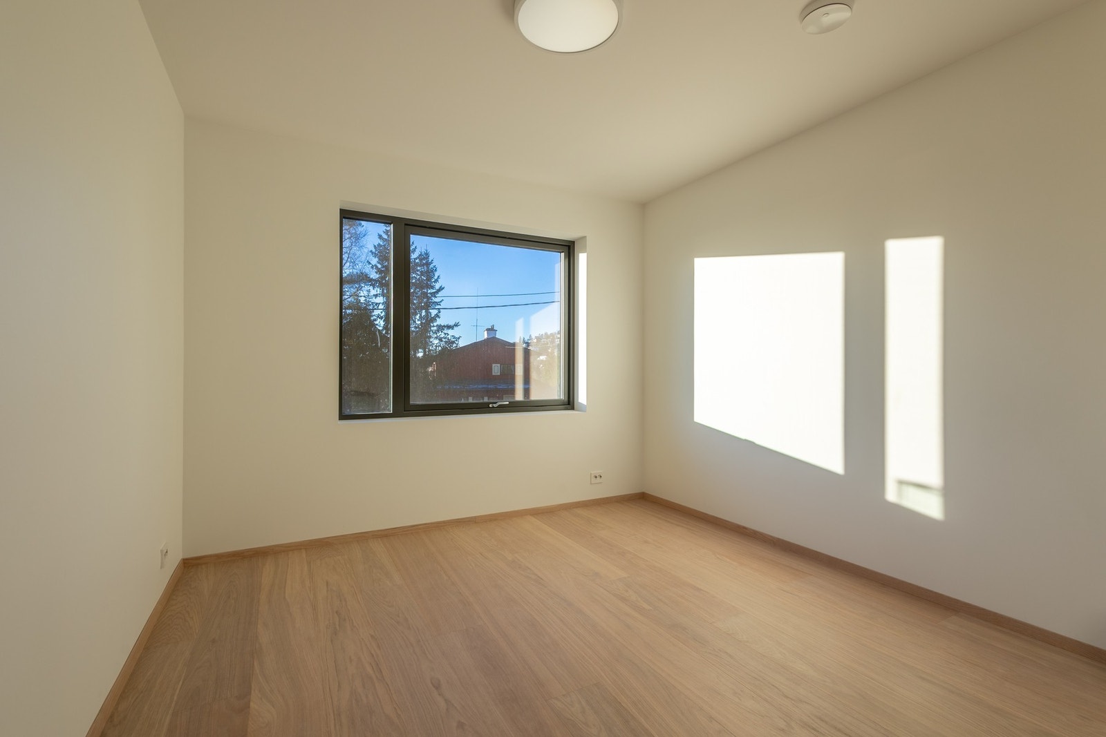 En-suite: Romslig soverom med walk-in closet og eget baderom. Galleribilde