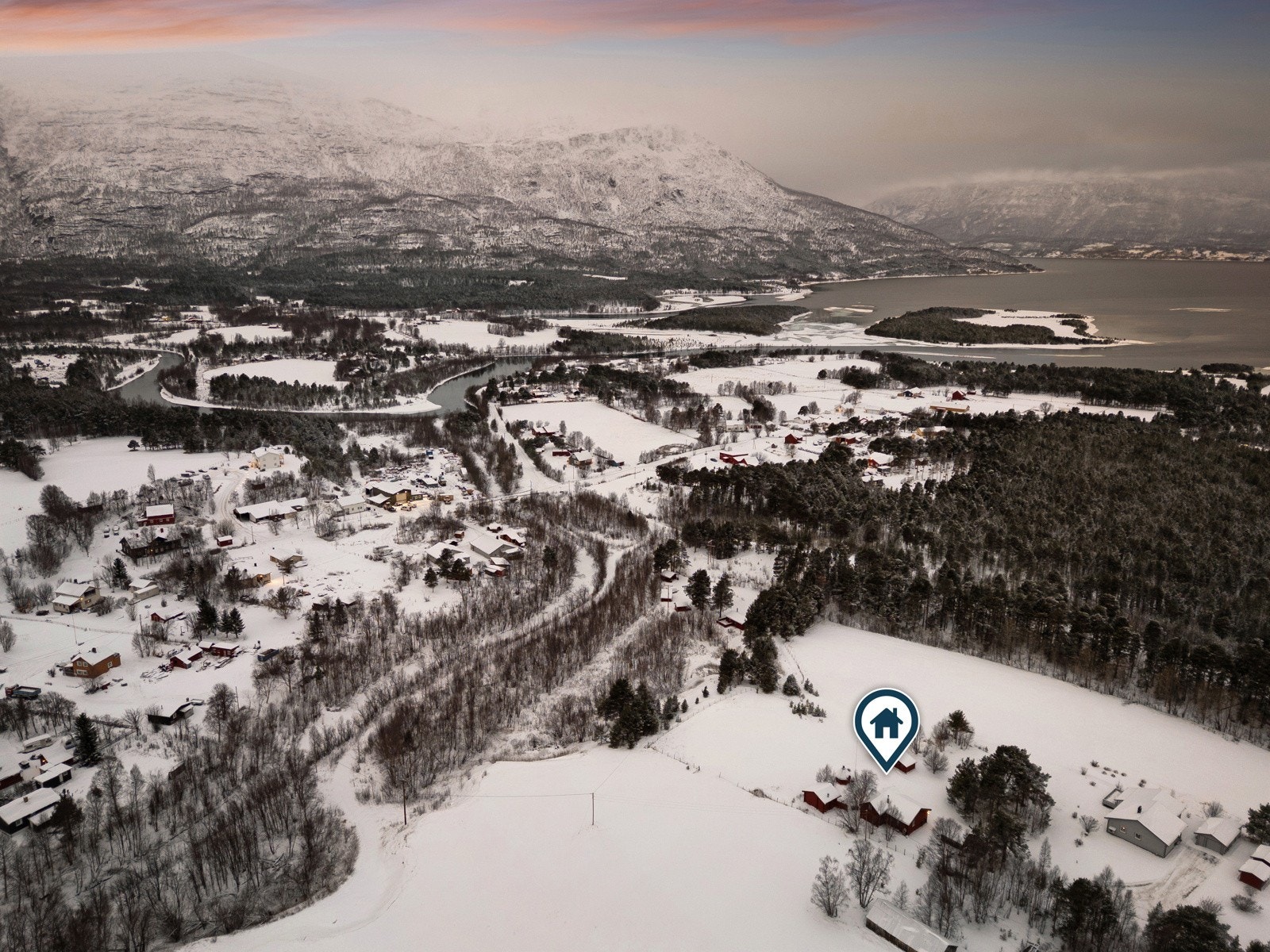 Fin beliggenhet med ca 1,5 times kjøring til Tromsø. Galleribilde