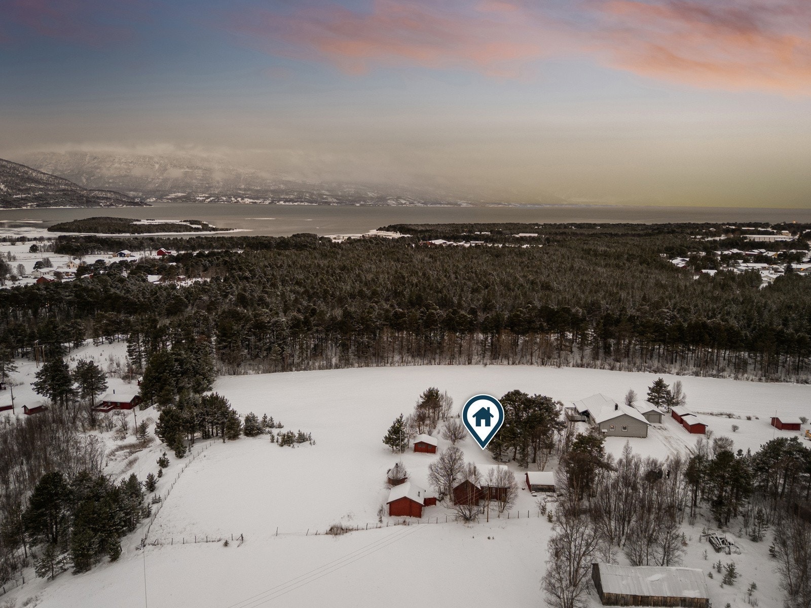 Naturskjønne omgivelser med umiddelbar nærhet til friluftsliv. Galleribilde