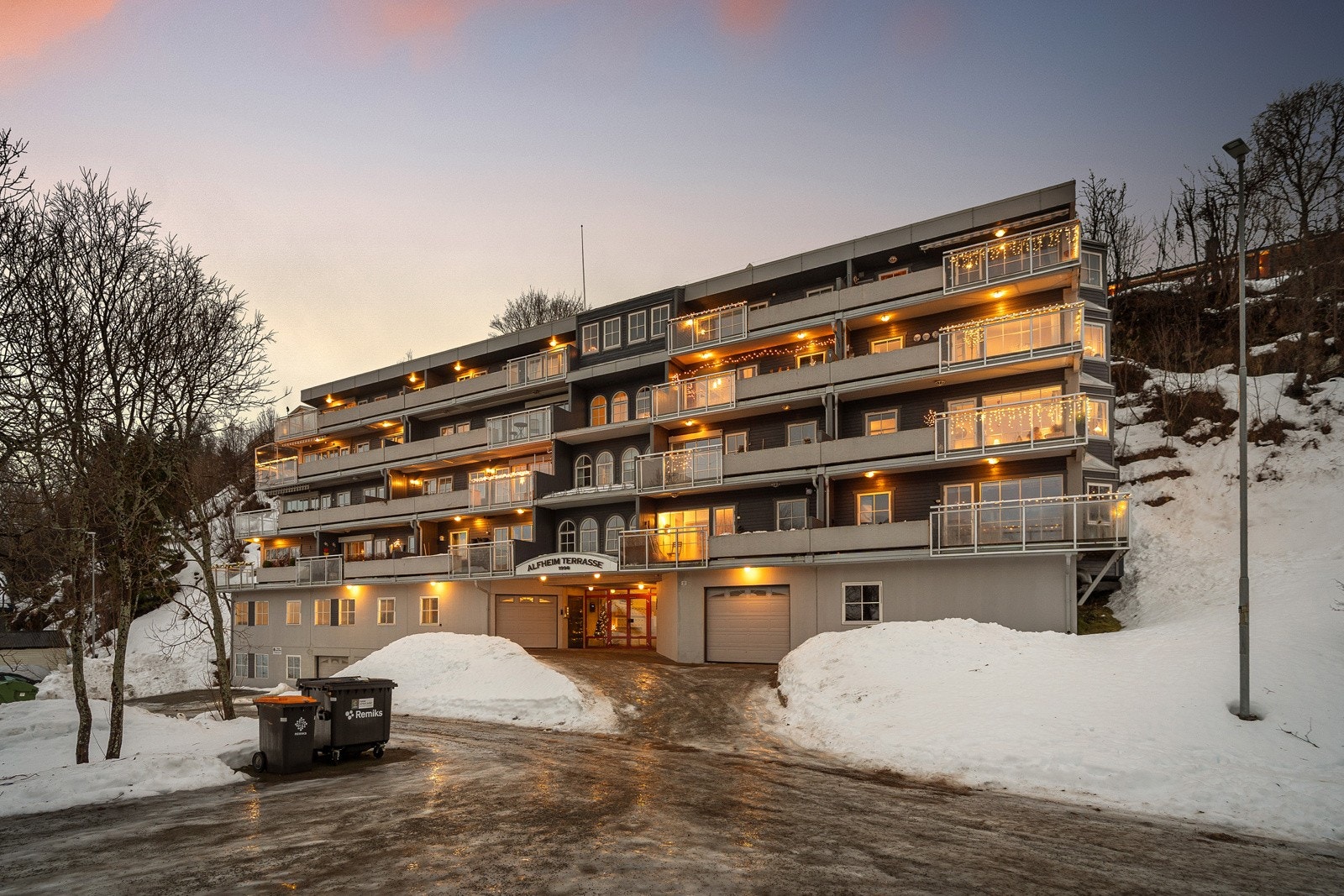 Romslig 3(4)-roms med god planløsning og nydelig utsikt! Galleribilde