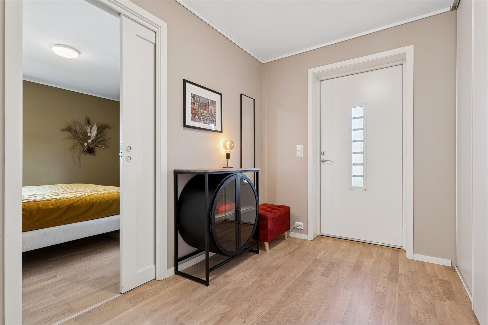 Entré/gang. Galleribilde