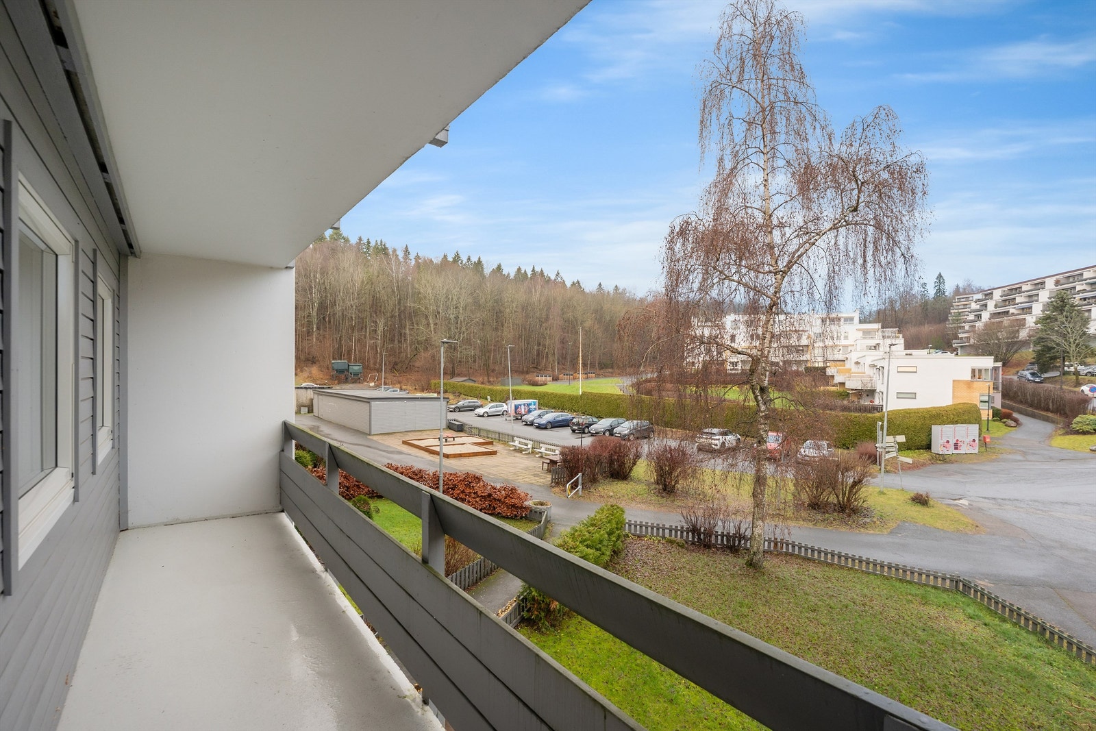 Fra kjøkkenet er det utgang til den nordøstvendte balkongen Galleribilde