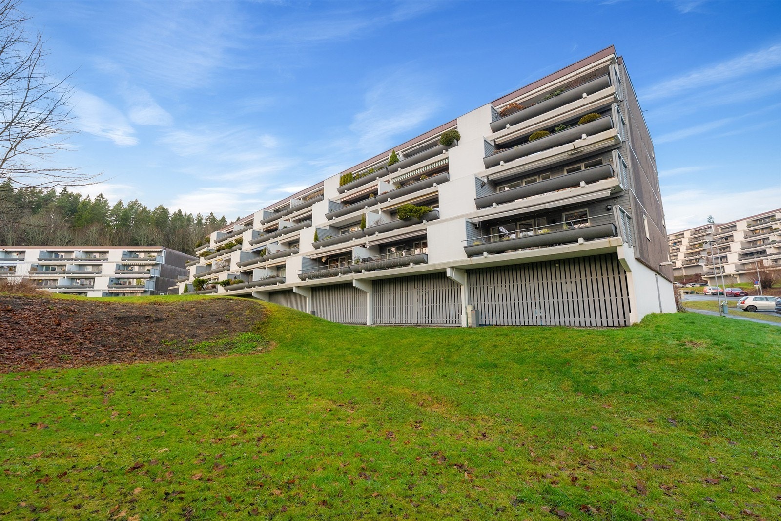 Her bor dere tett på naturen med gode turmuligheter, samtidig som det er nærhet til gode servicefasiliteter Galleribilde