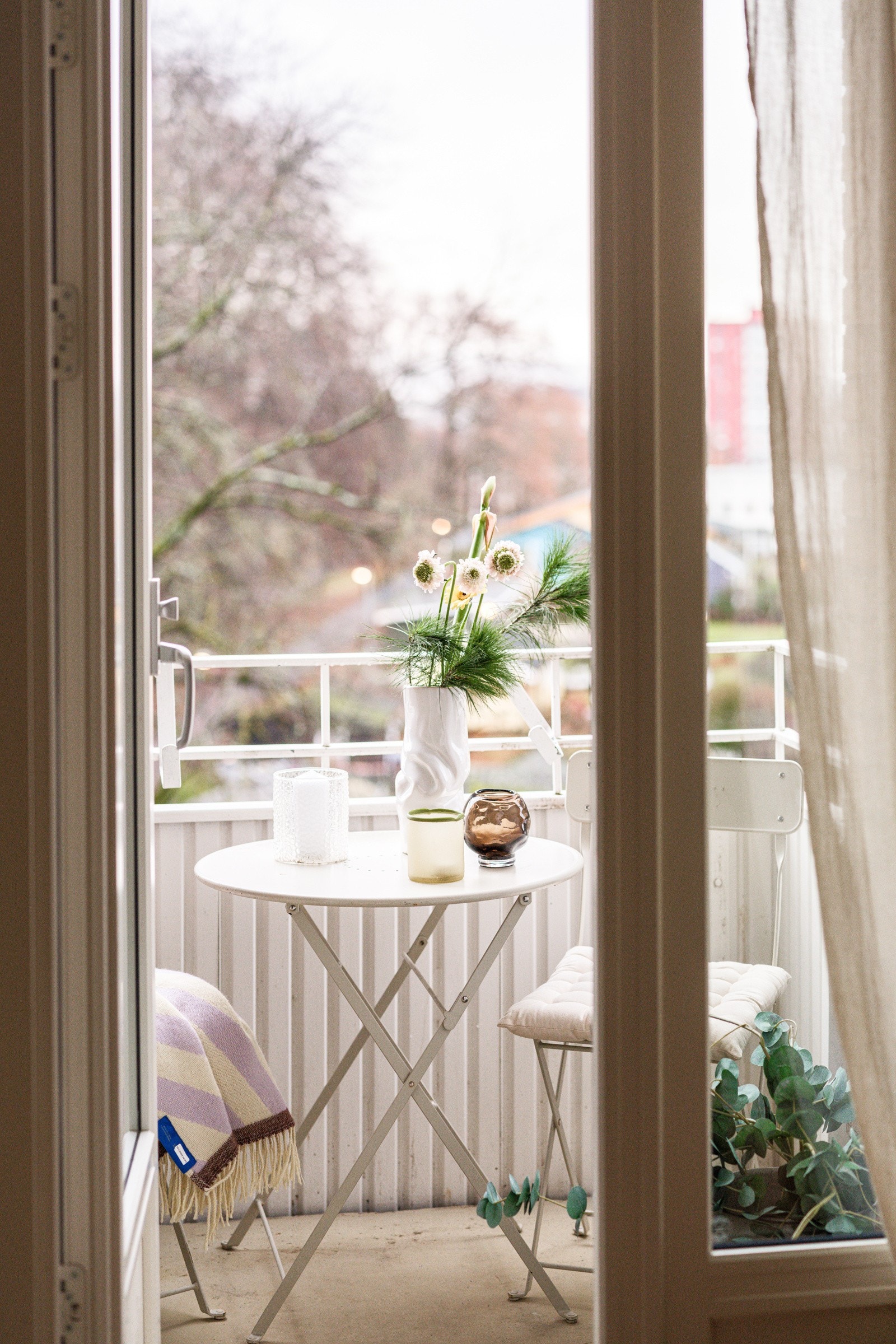 Balkongdøren og alle vinduene i leiligheten var nye i 2021. Galleribilde