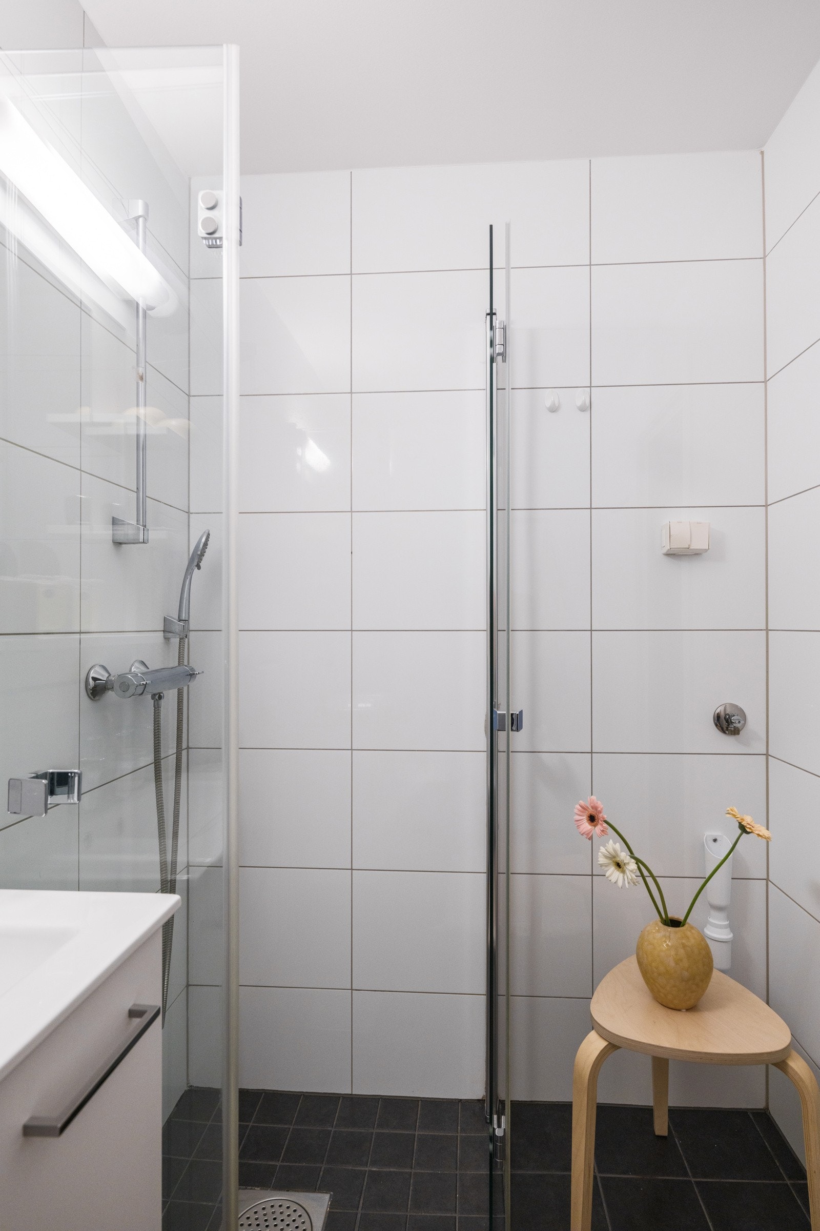 I hjørnet er det plass og opplegg for vaskemaskin. Som beboer har du også tilgang til fellesvaskeri. Galleribilde