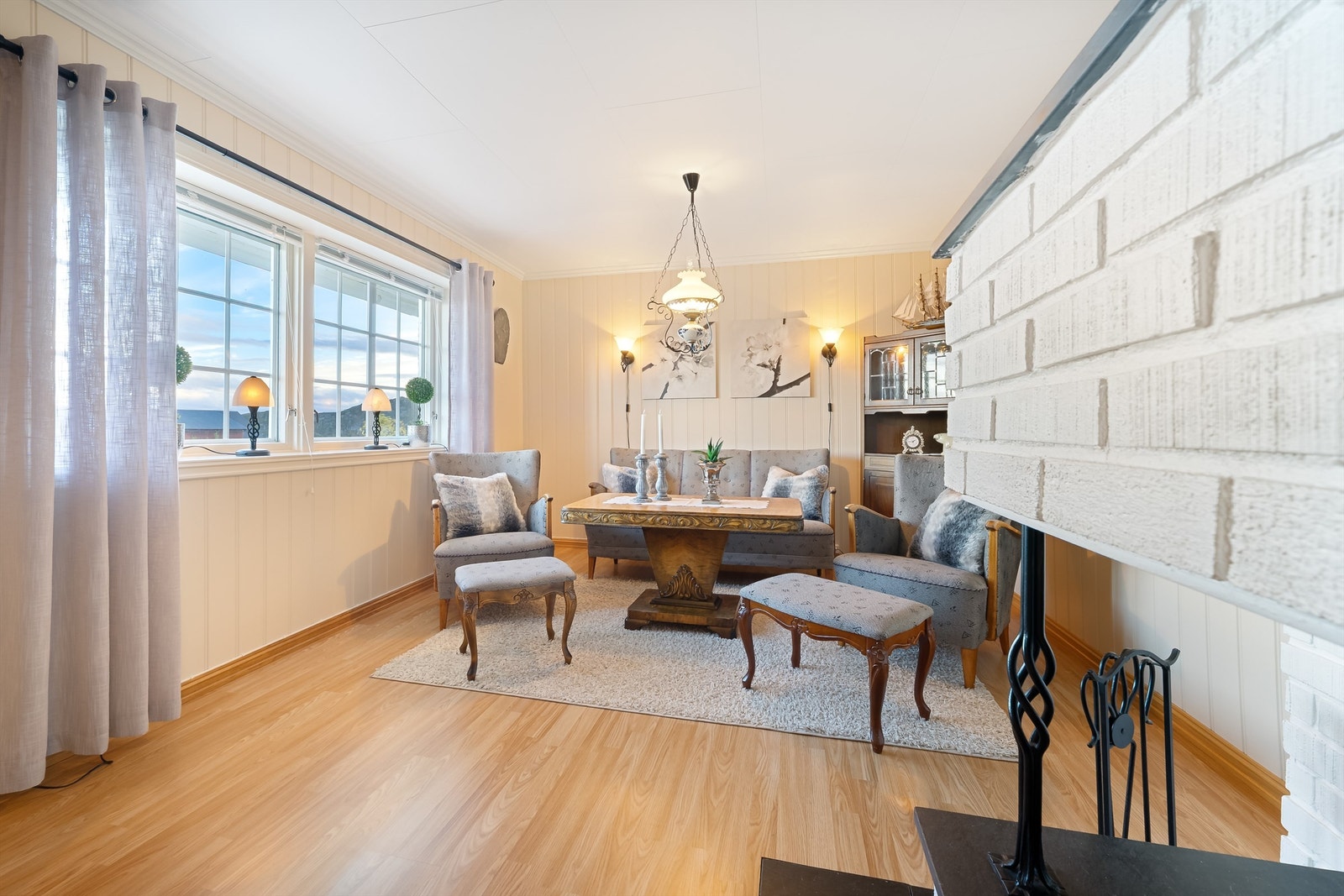 Kjellerstue med peis Galleribilde