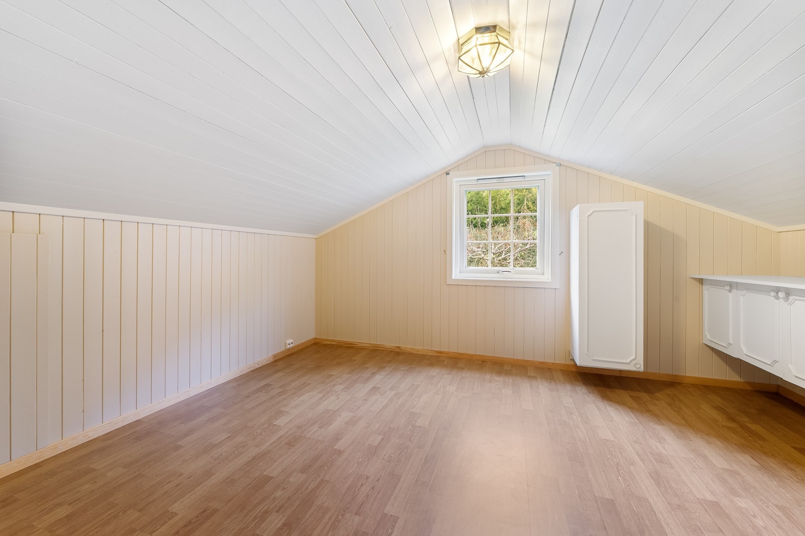 Bod i loftsetasje Galleribilde