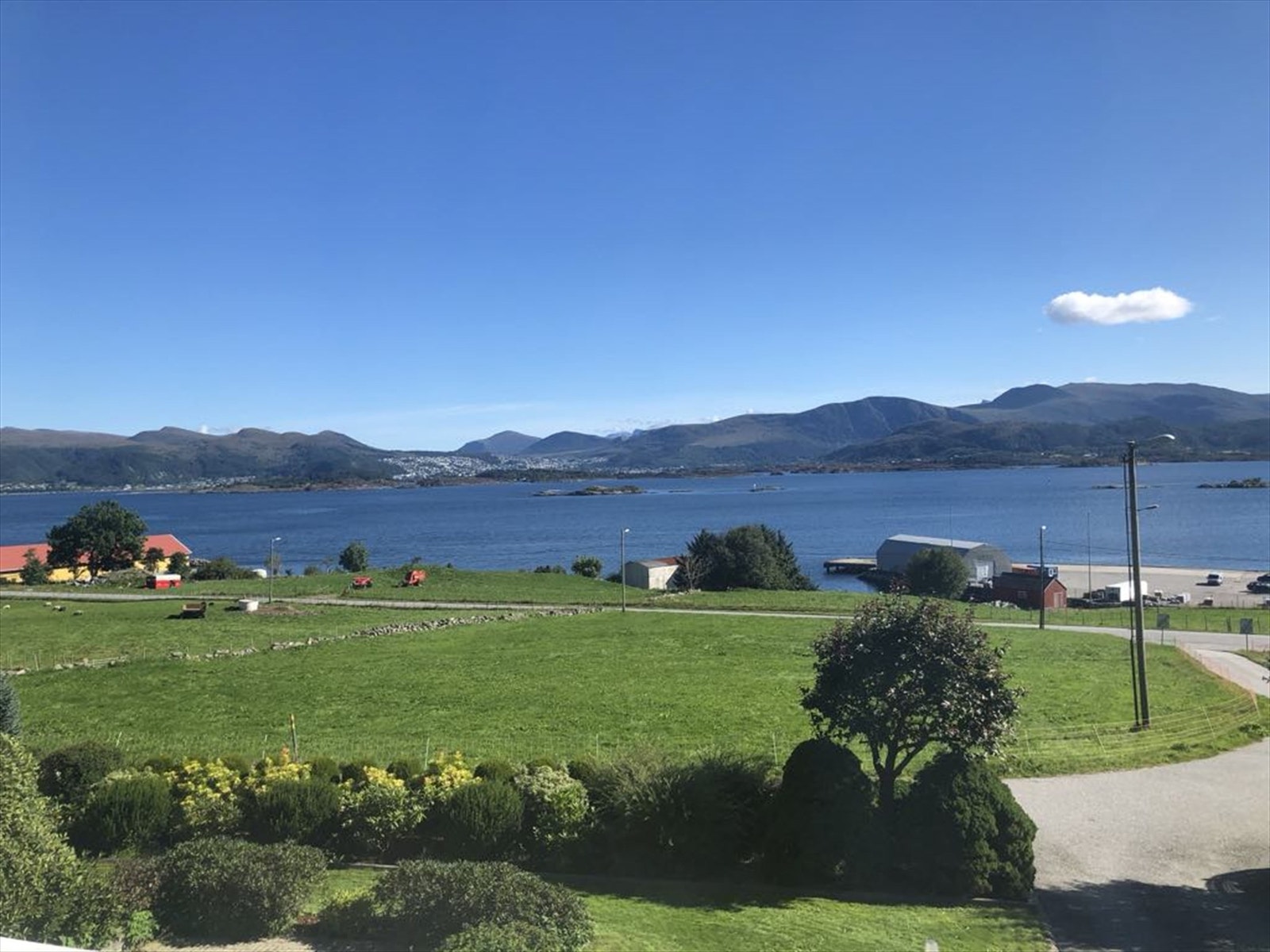 Flott utsikt fra eiendommen. Galleribilde