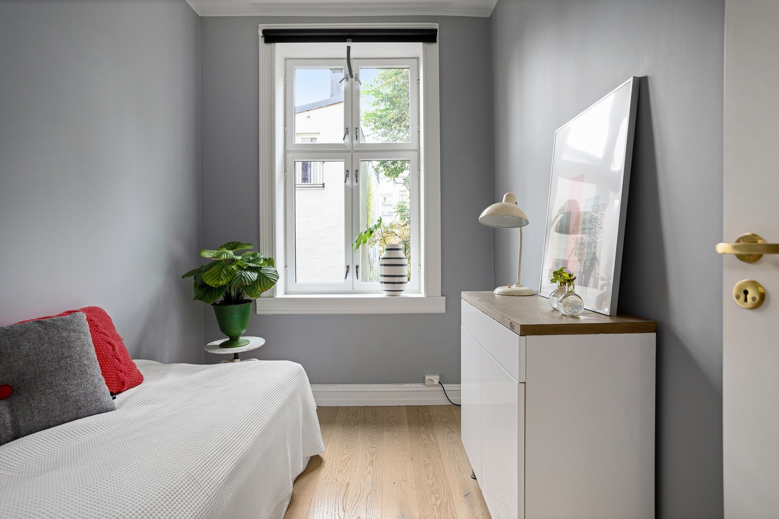 På soverommene har du plass til seng, kontorpult og garderobeløsninger etter eget ønske og behov. Galleribilde