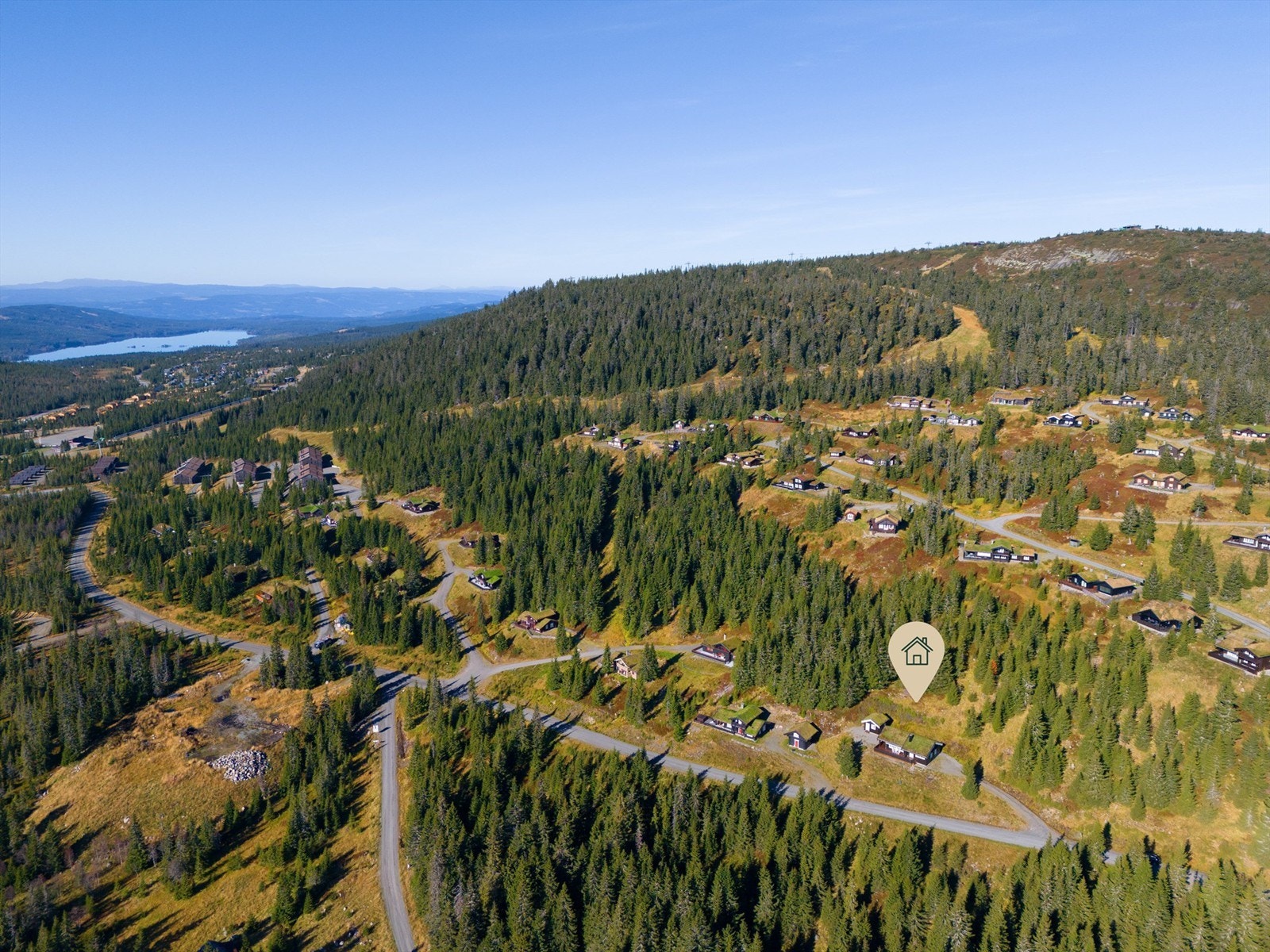 Hytta ligger veldig fint til i et veletablert hytteområde. Galleribilde