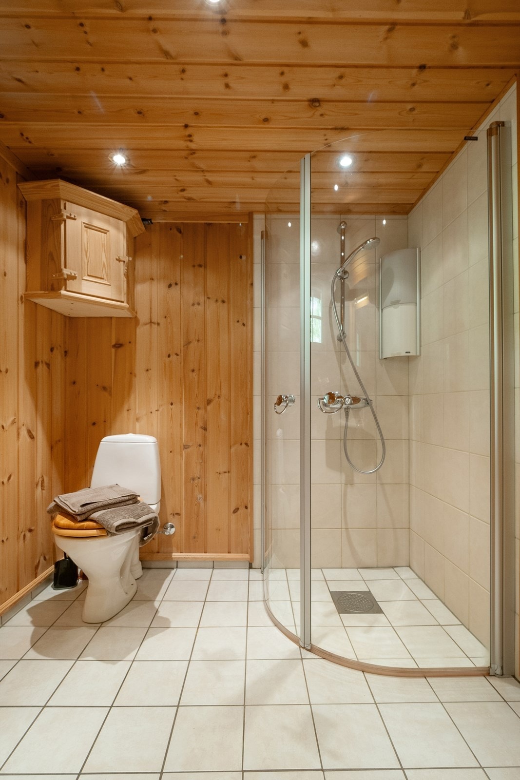 Fliser i dusjhjørnet. Galleribilde