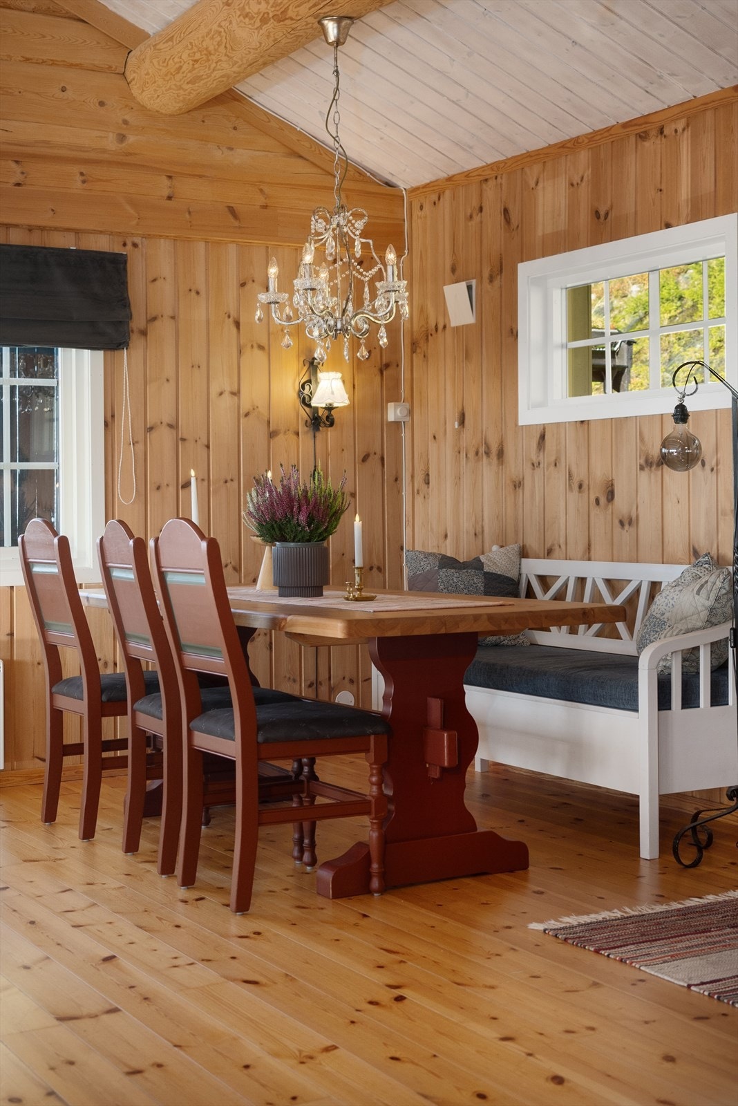 God plass til spisestuen. Galleribilde