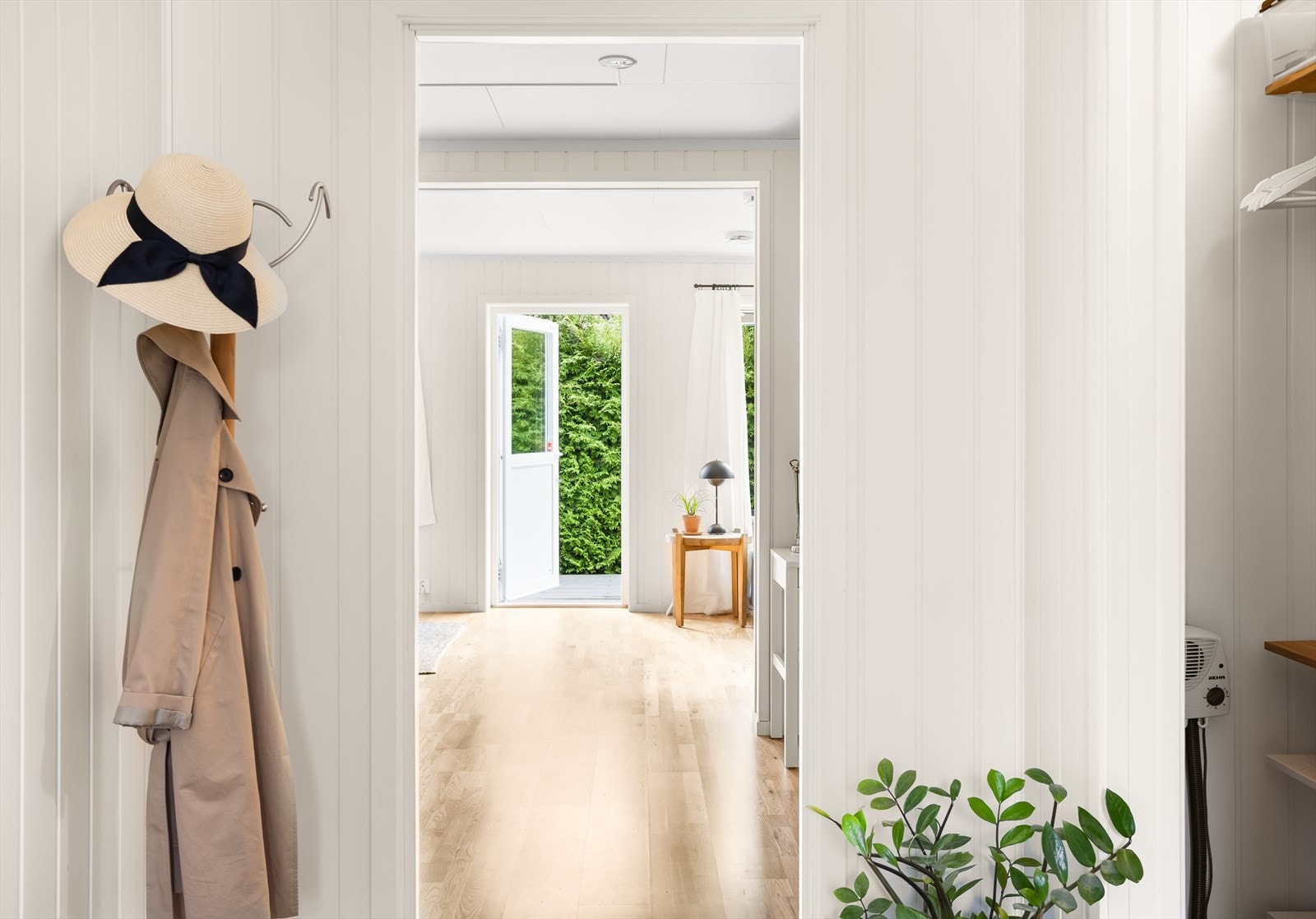 Fra entréen åpner boligen seg opp mot det sosiale allrommet. Galleribilde