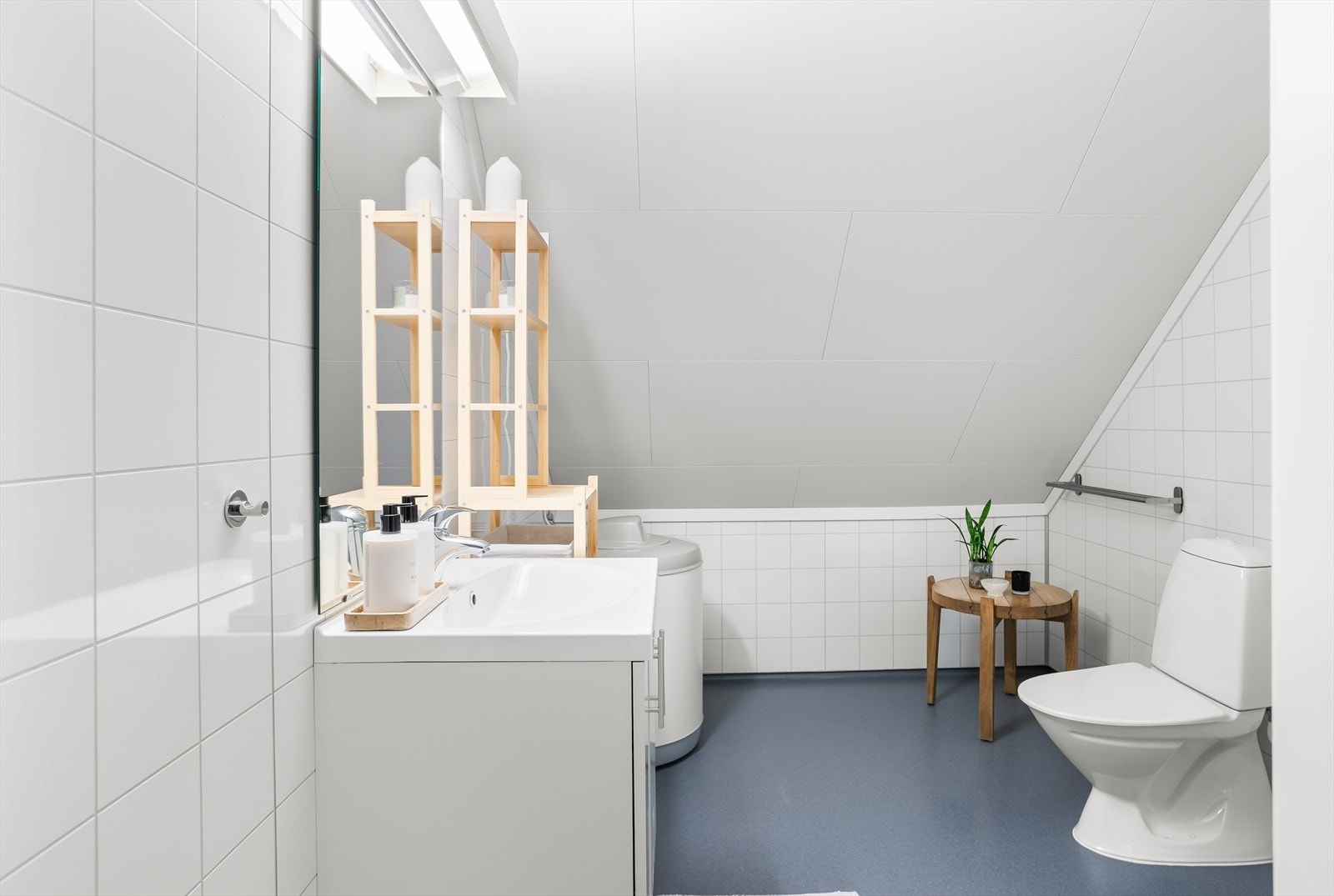 Lyst bad med gulvvarme. Galleribilde