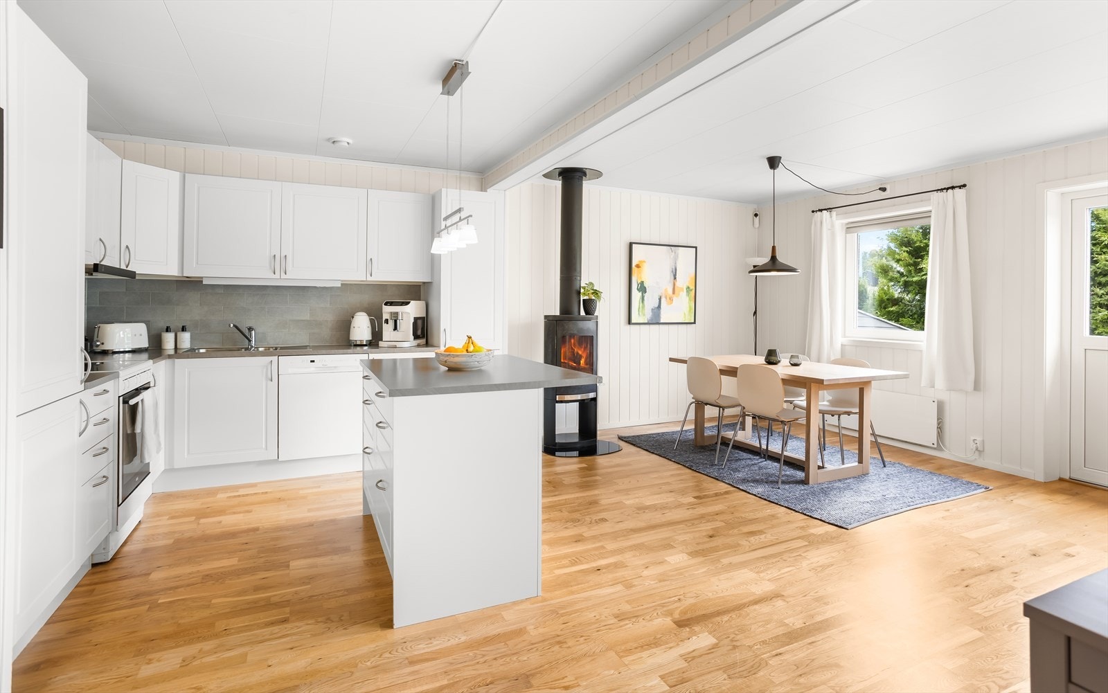 Dette er en lys og flott halvpart av tomannsbolig beliggende i Eidsvoll. Galleribilde