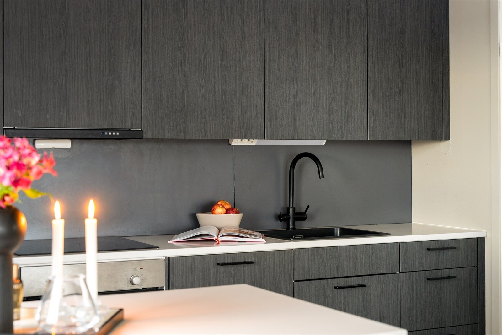 Ny eier får gleden av integrerte hvitevarer som medfølger handelen. Galleribilde