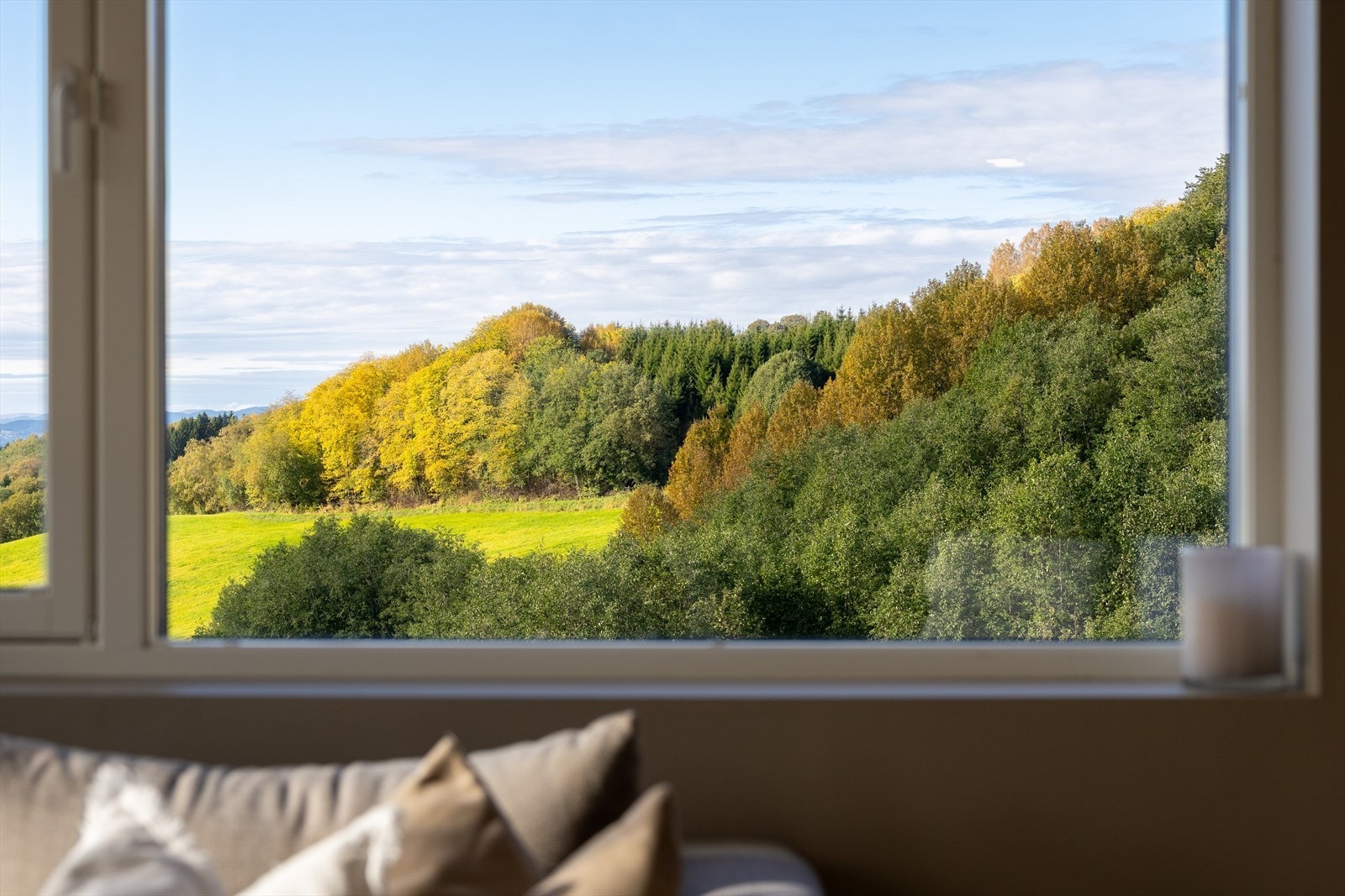 I tillegg til vannbåren gulvvarme har man balansert ventilasjonsanlegg som sørger for et godt inneklima. Galleribilde