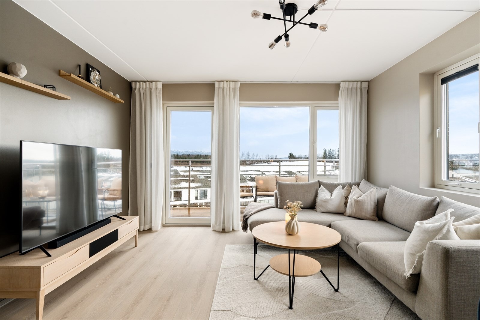 Nordvik Bolig ved Thomas Kvålsvoll har gleden av å presentere Andersbakkan 93 - En meget lekker 3-roms topp- og hjørneleilighet. (Foto: Max Stenberg - Grattis foto) Galleribilde