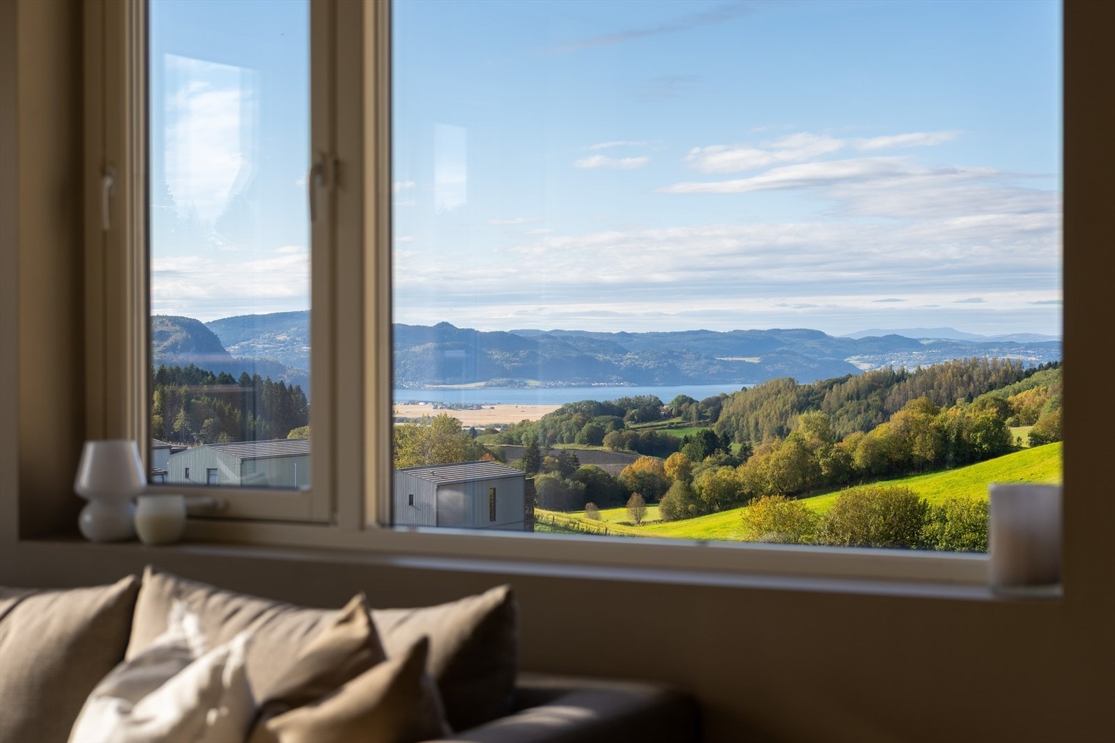 Det er mange fordeler ved å bo i et nytt bygg. En av disse er energieffektiviteten. Strømforbruket til nåværende eier har vært på ca. 2750 kWh pr. år. Galleribilde