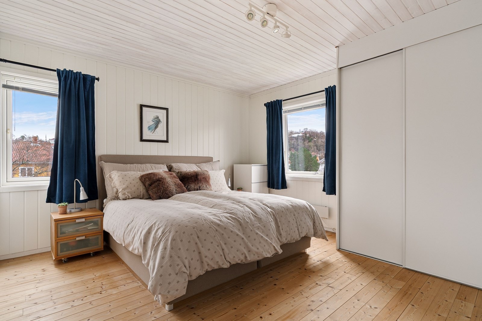 Hovedsoveromet har lysinnslipp fra to sider og er på hele 16,5 m². Galleribilde